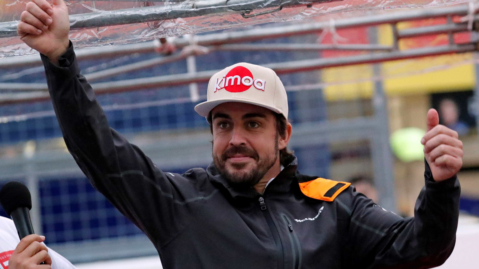 Alonso agradece empolgação da torcida, mas mantém a calma na busca por fim de jejum na F-1