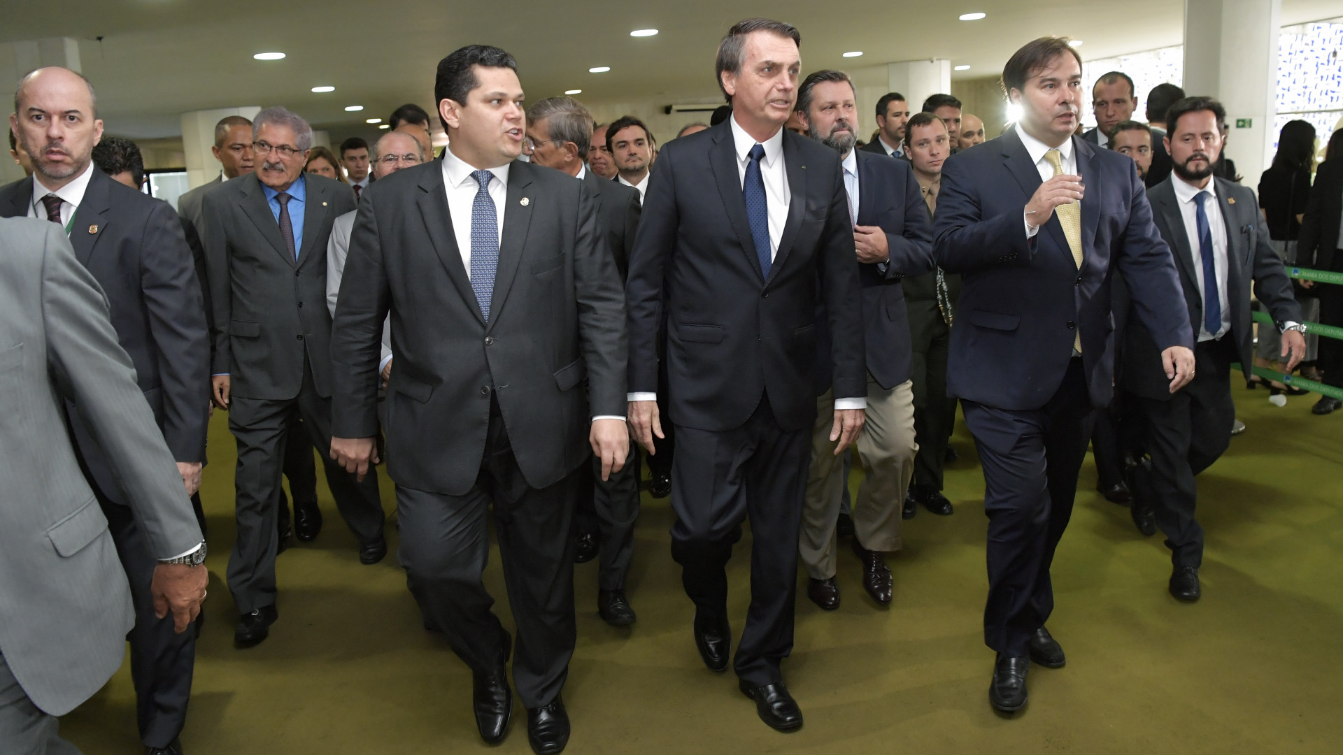 Bolsonaro diz que Congresso vai antecipar R$ 8 bi para coronavírus
