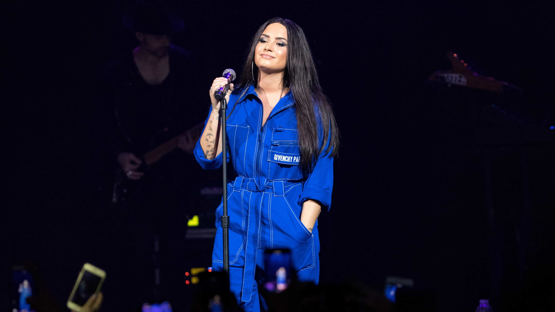 Demi Lovato rebate críticas: 'Eu sou mais do que o meu peso'