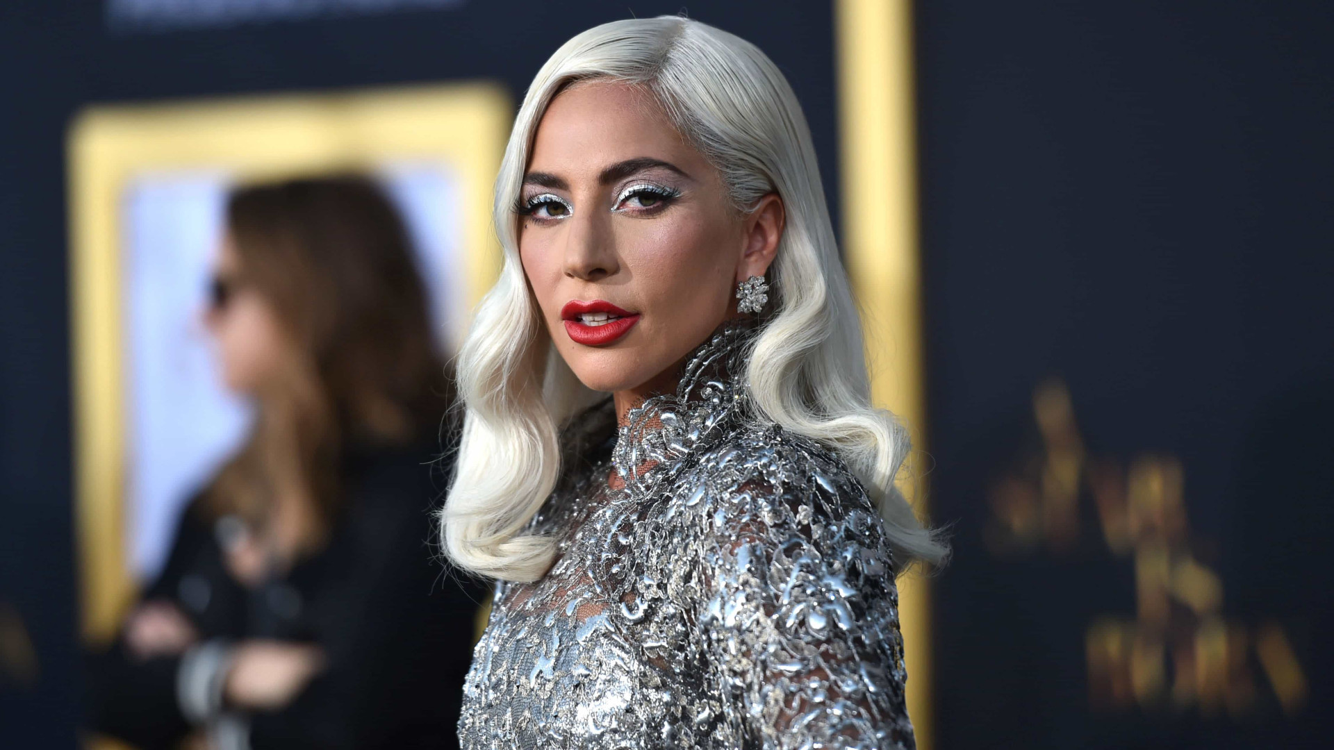 Com cabelo rosa e sem maquiagem, Lady Gaga surge quase irreconhecível