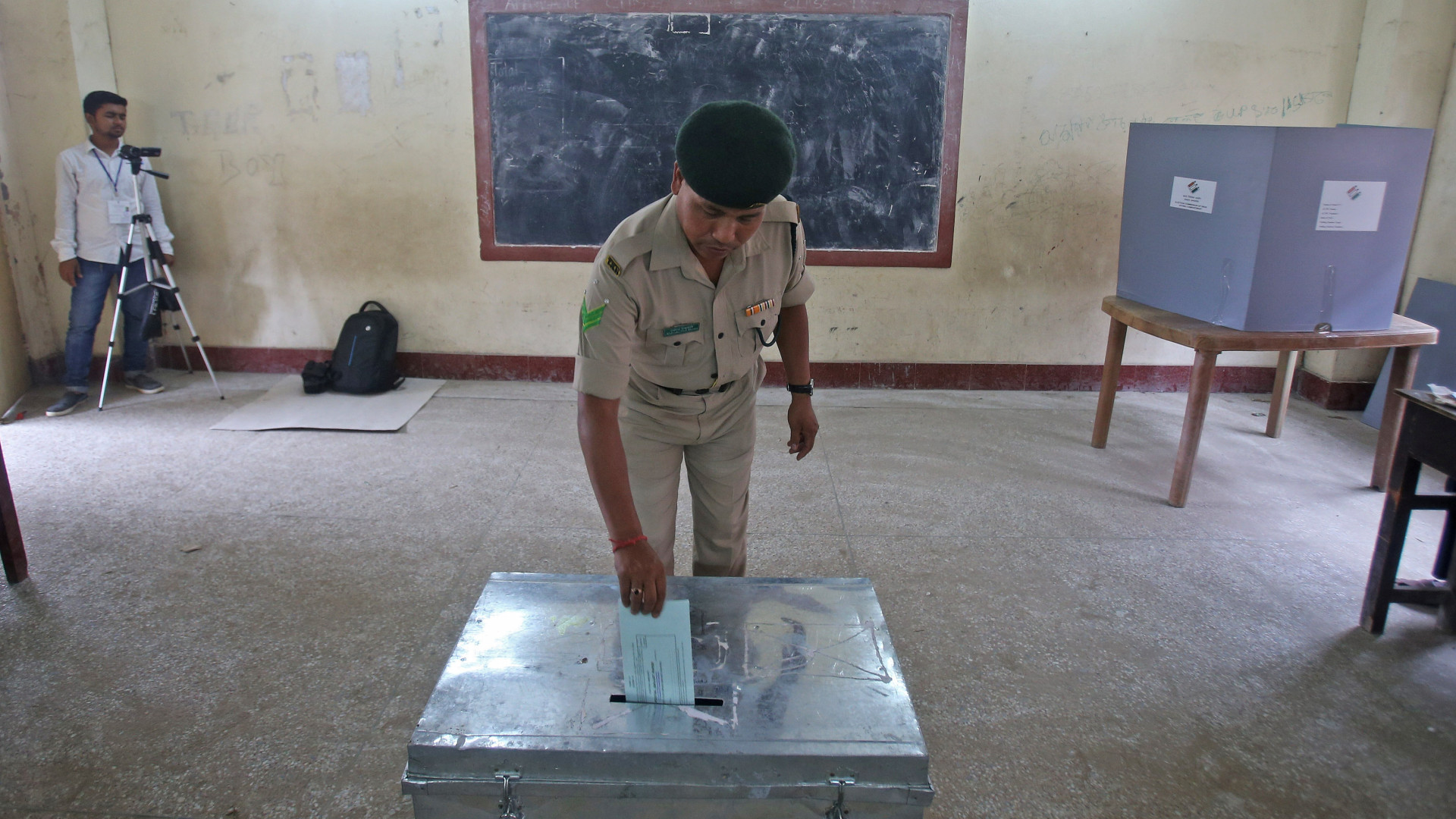 Indianos vão às urnas em eleição nacional