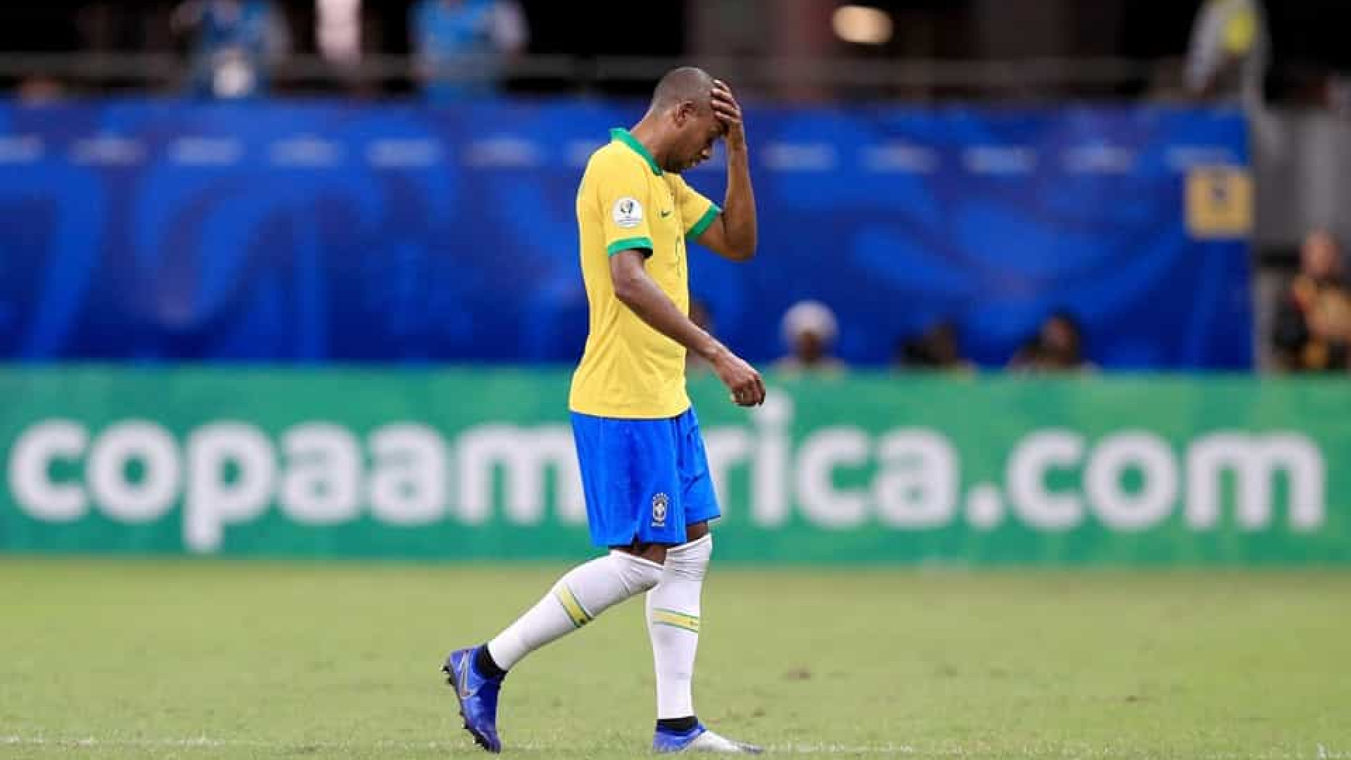 Com dores, Fernandinho deve ser desfalque na seleção contra o Peru