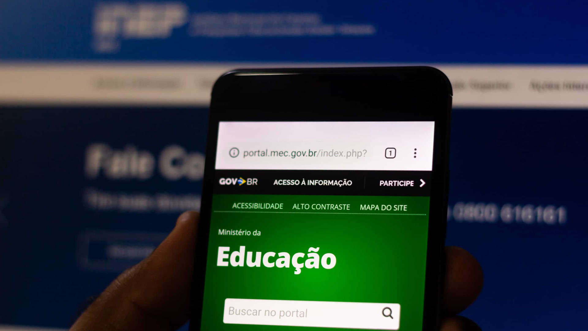 Bolsonaro edita MP e amplia acesso de alunos de escolas privadas ao Prouni