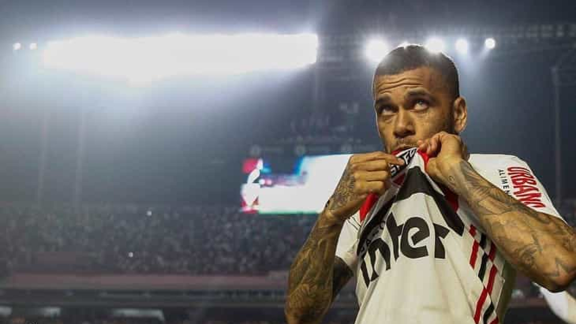 Daniel Alves diz que fará Neymar e europeus torcerem pelo São Paulo