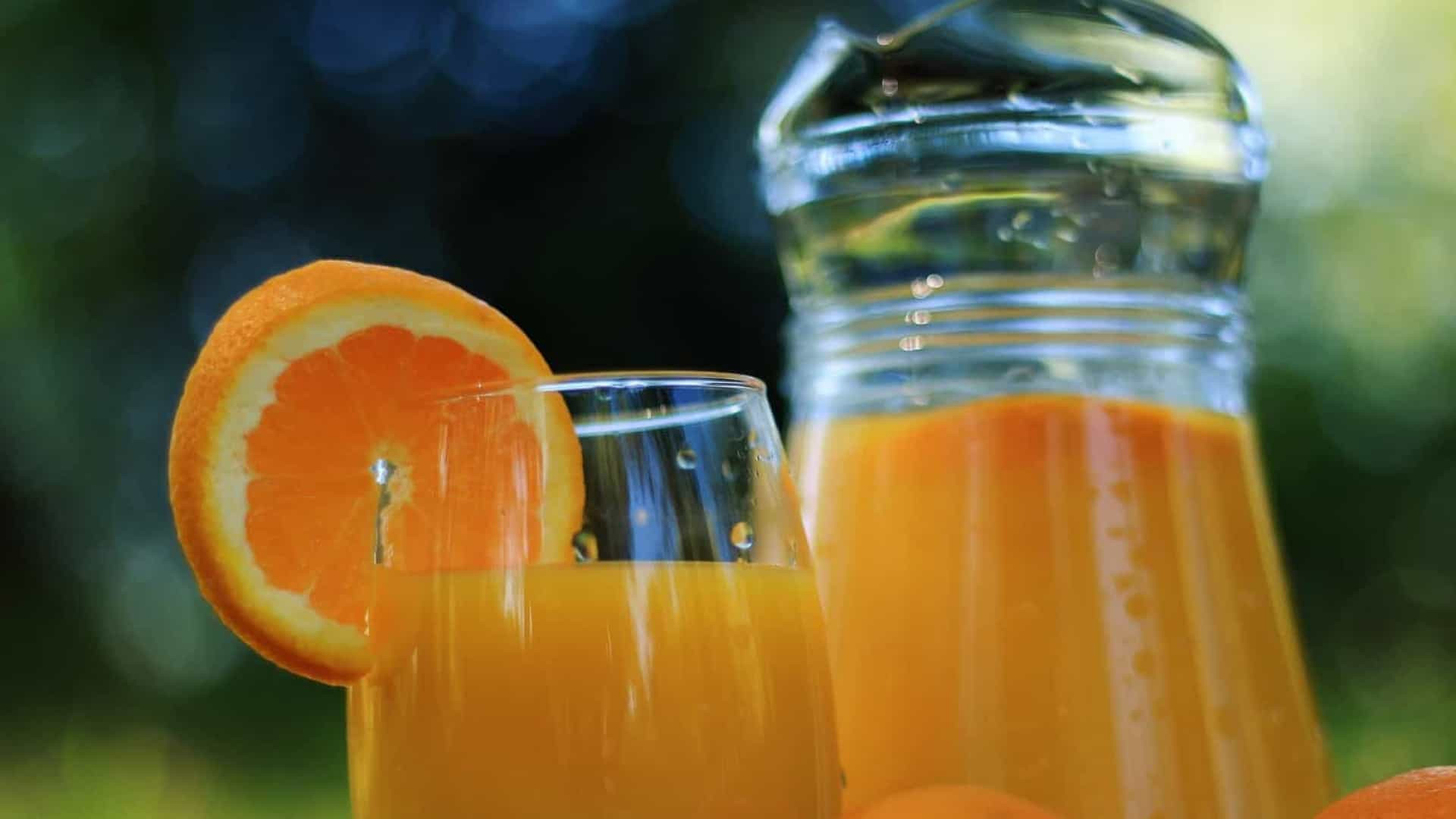 Produtores de laranja movem ação contra indústrias de suco
