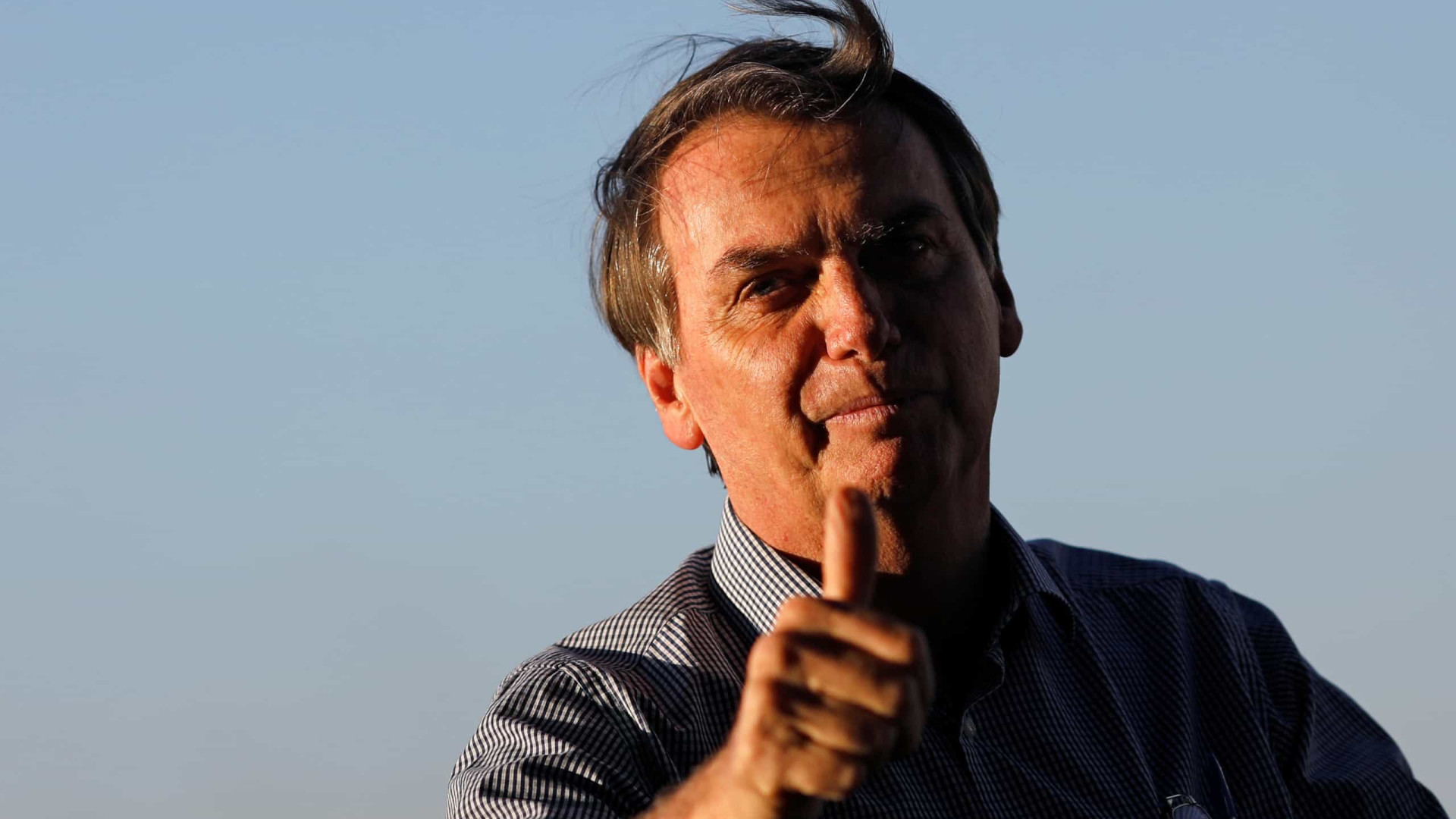 Antes de viajar para Bahia, Bolsonaro diz que espera seguir melhorando