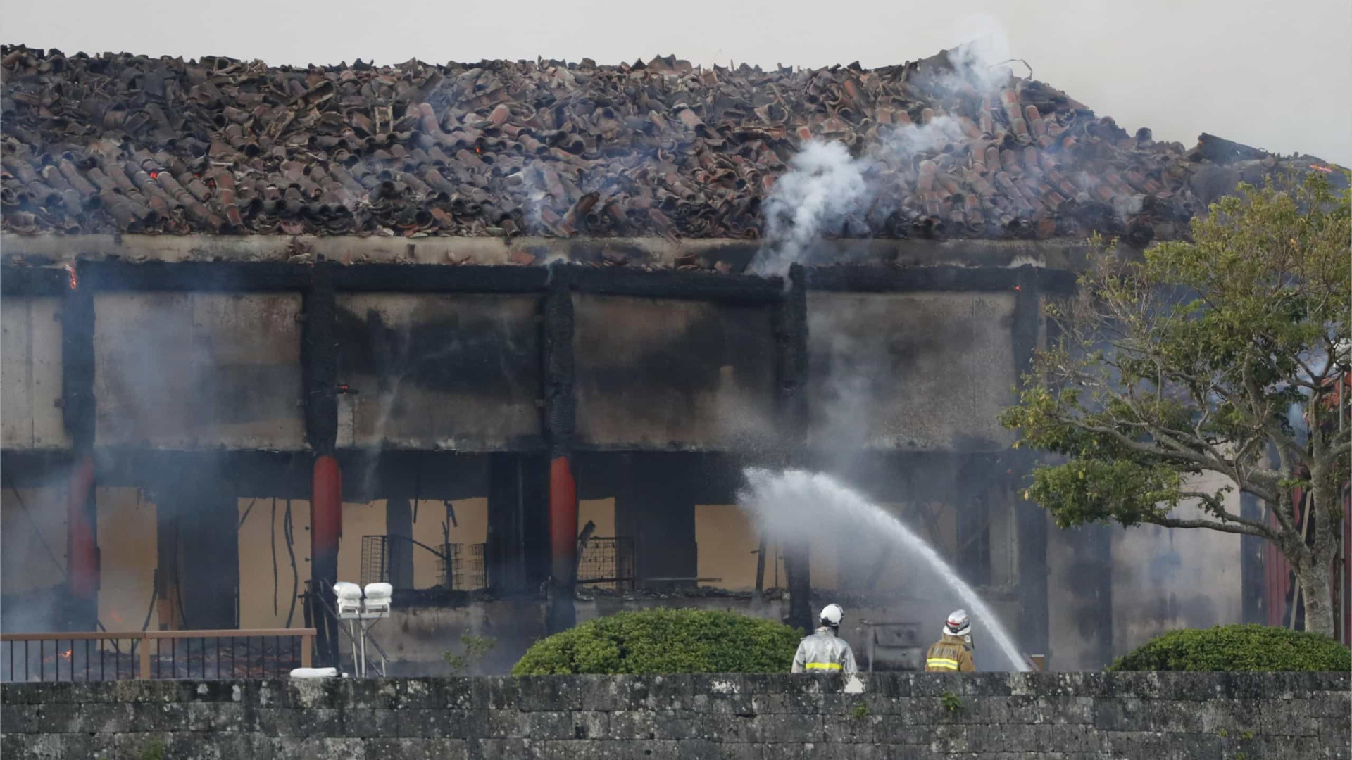 Incêndio atinge castelo histórico no Japão
