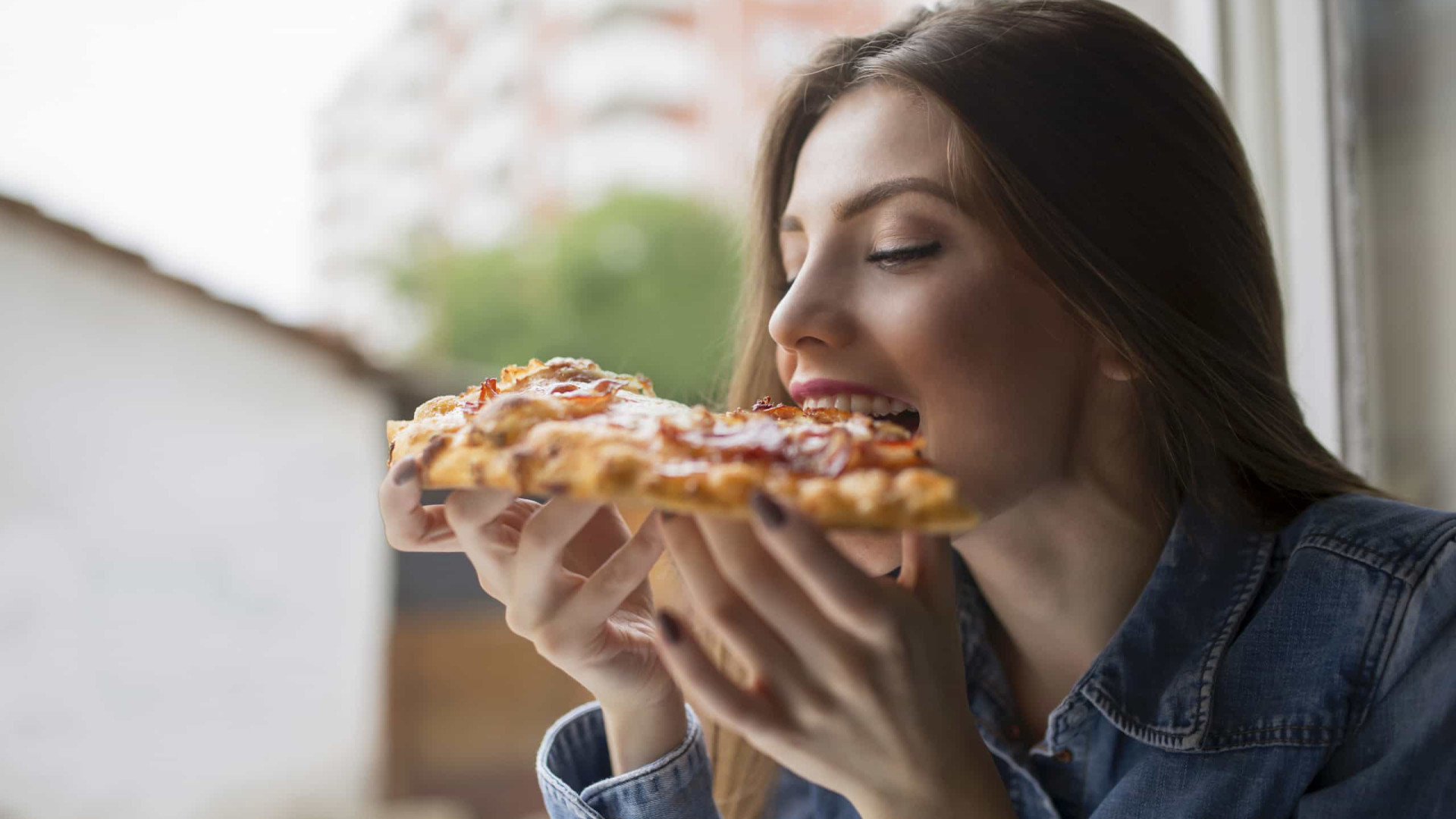 Três coisas que acontecem ao corpo quando come pizza