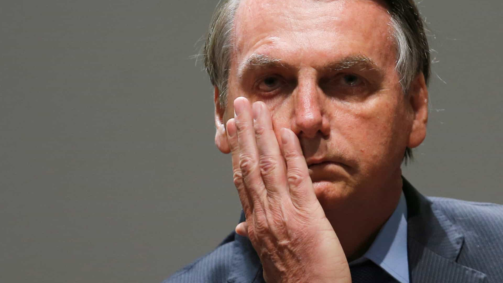 Após ameaça à Folha, Bolsonaro diz que país vive mais liberdade