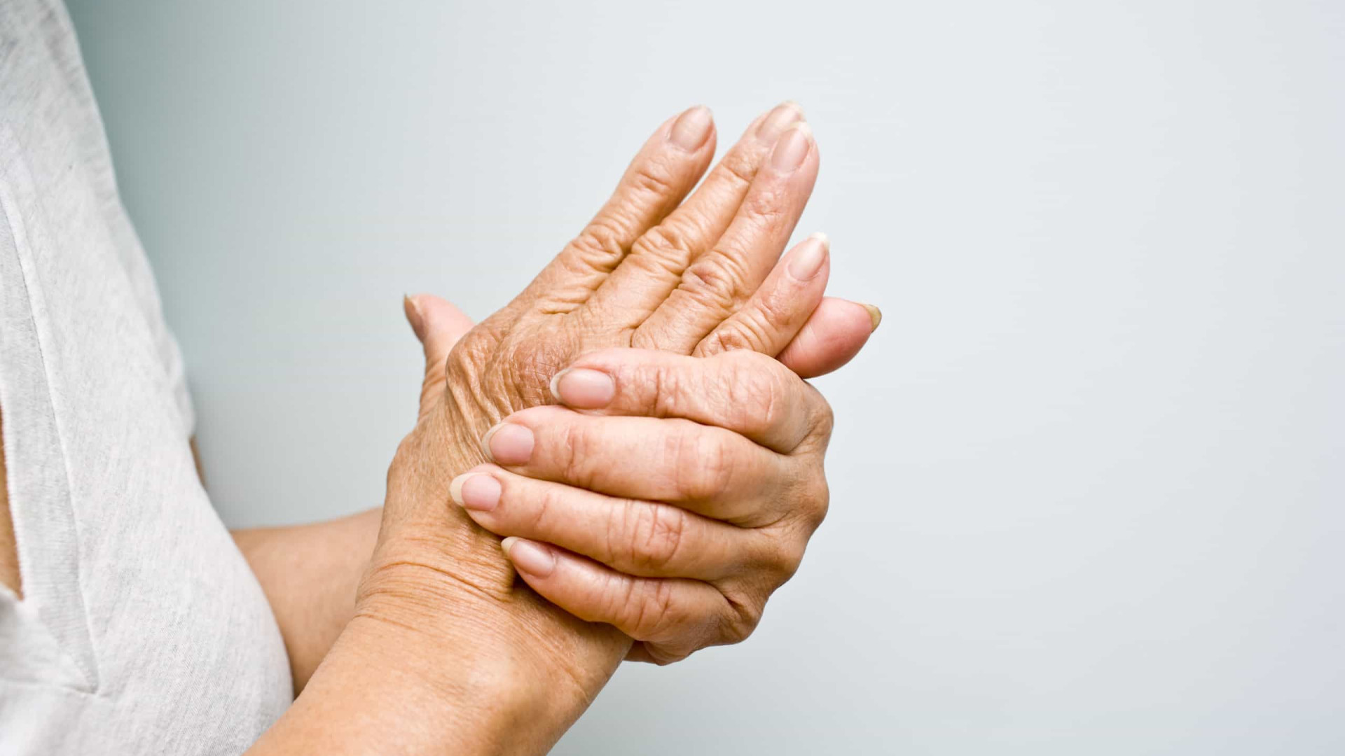 Sintomas sutis de câncer dos ossos que são confundidos com artrite