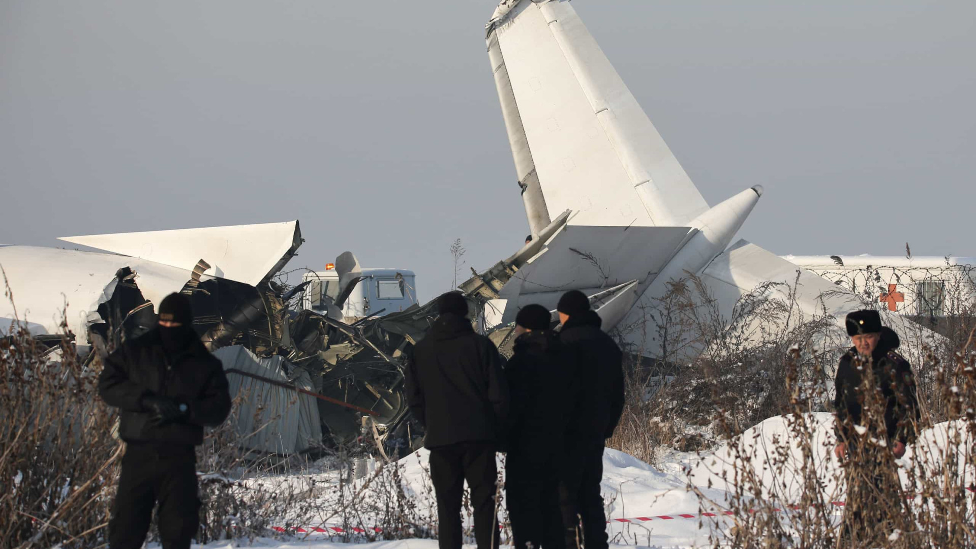 Avião cai no Cazaquistão e mata pelo menos 15 pessoas