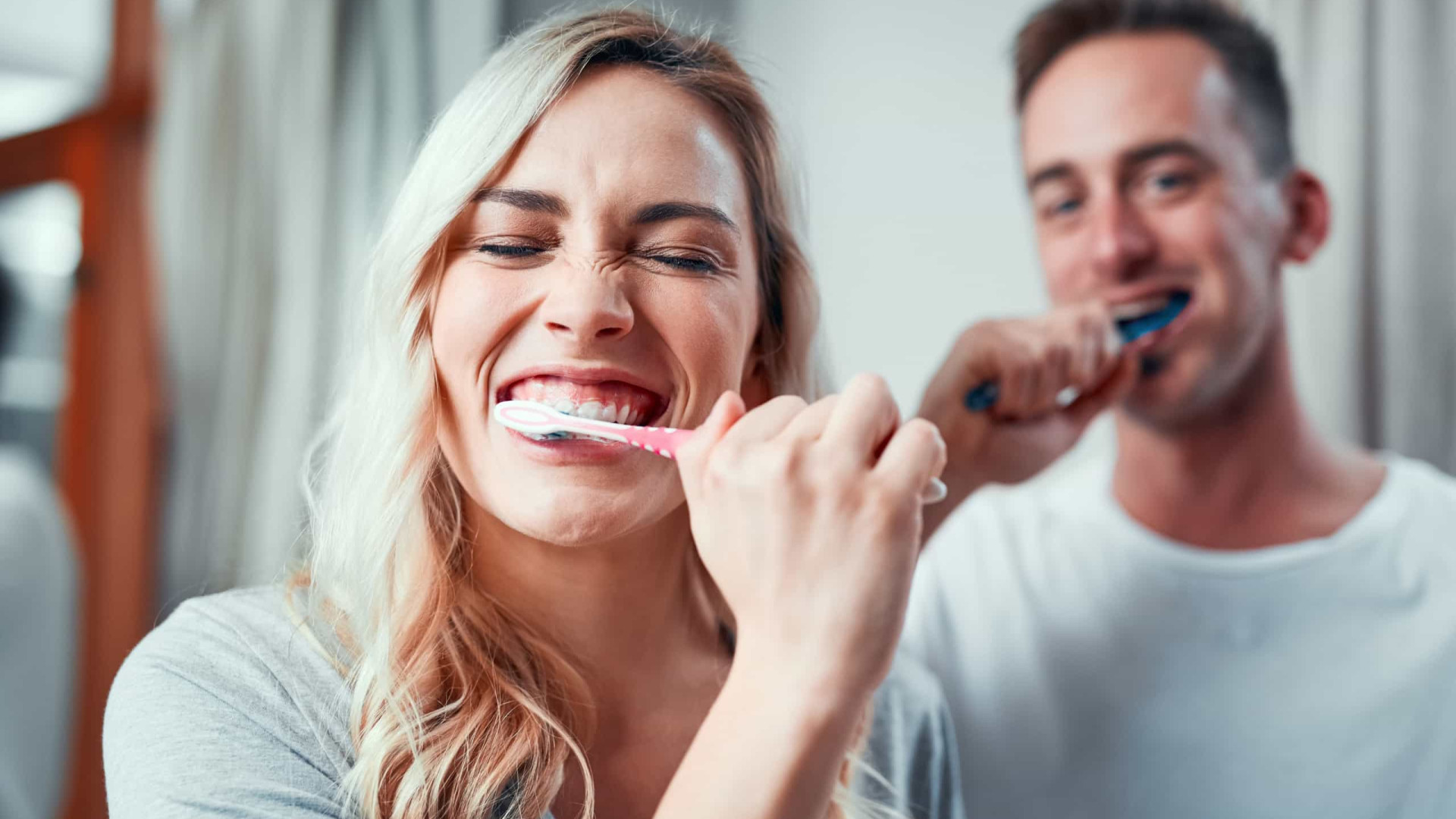 Sabia que escovar os dentes logo após refeição não é aconselhável?