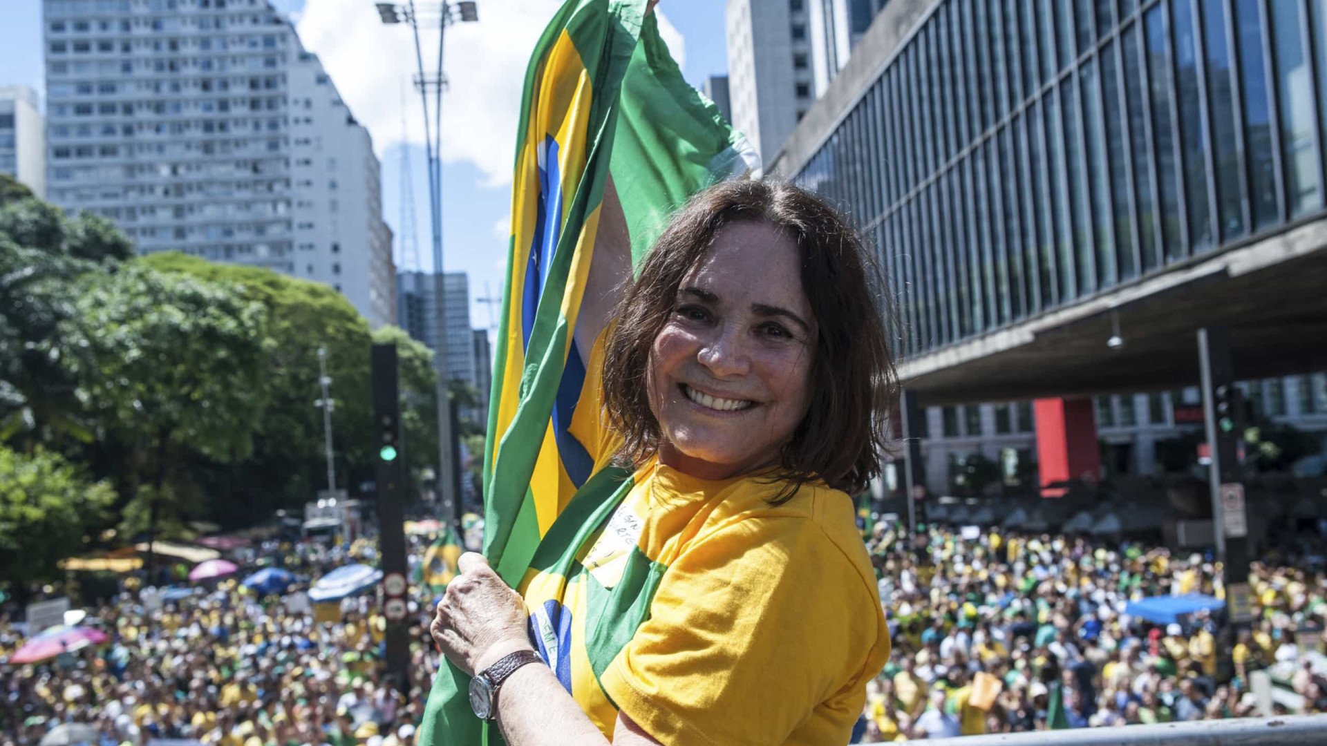 Regina Duarte ataca Anitta e Ivete Sangalo em post contra governo Lula no Instagram