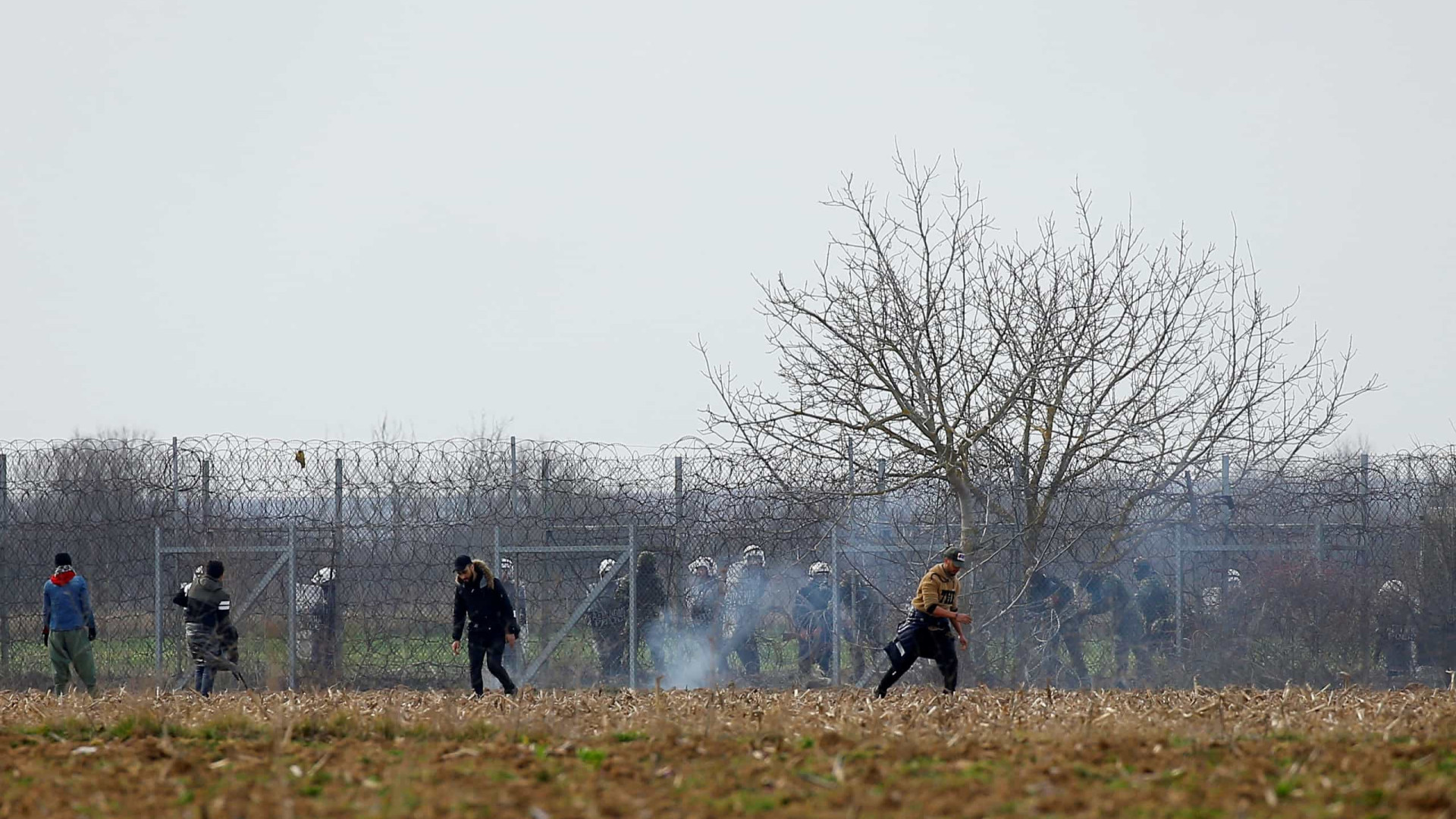 Grécia vai prolongar confinamento nos campos de migrantes