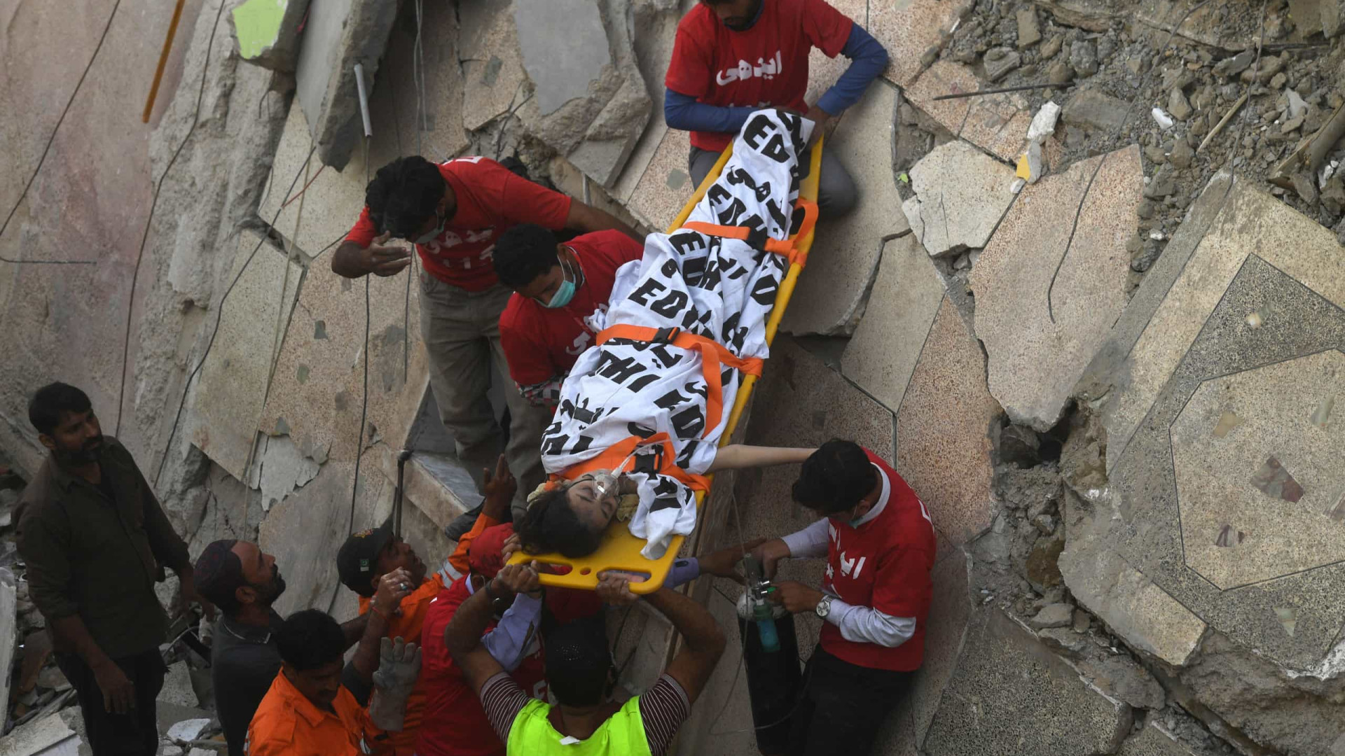 Desmoronamento de edifício no Paquistão provoca pelo menos 11 mortos
