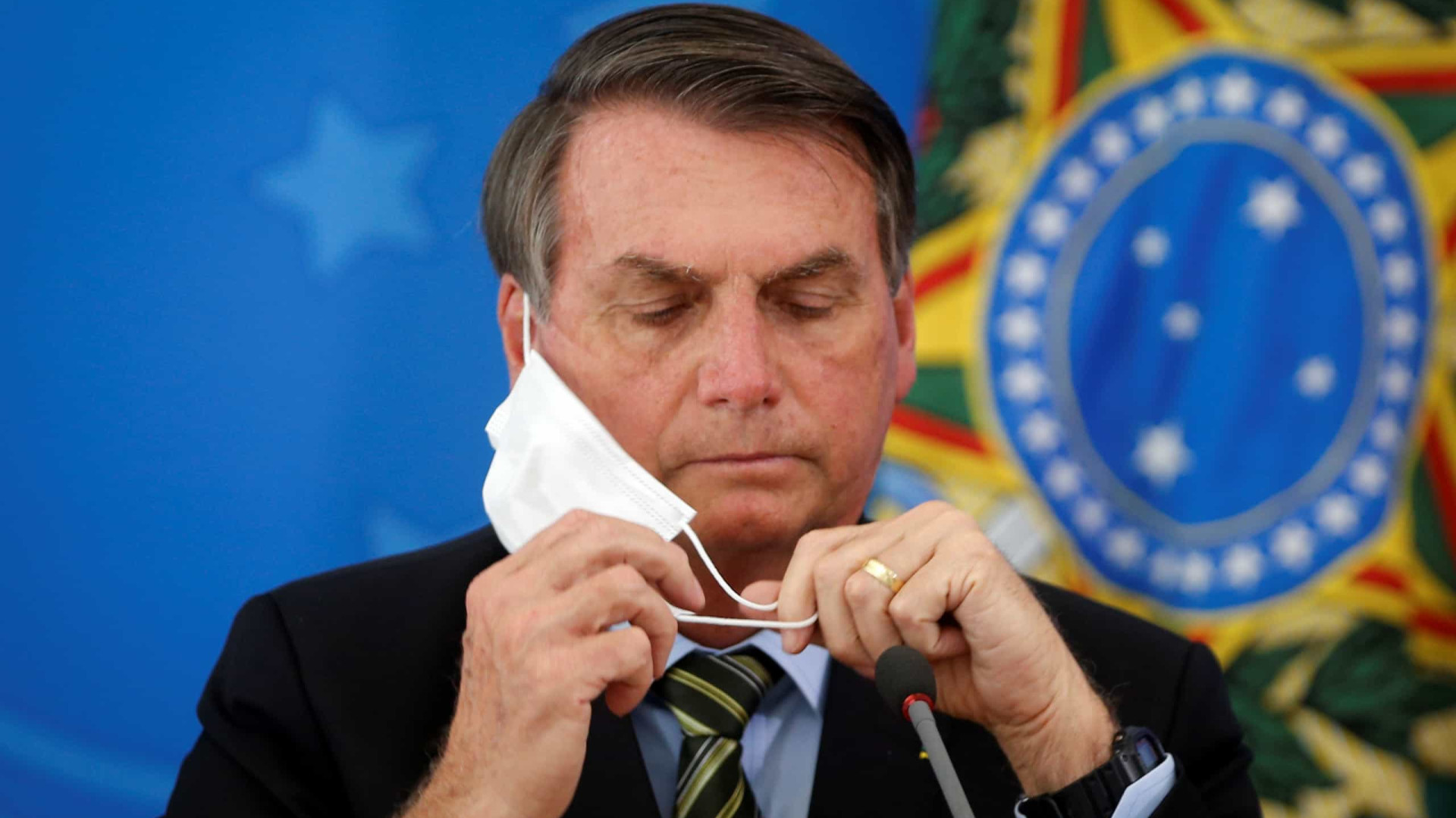 Bolsonaro compartilha vídeos defendendo atuação do Planalto