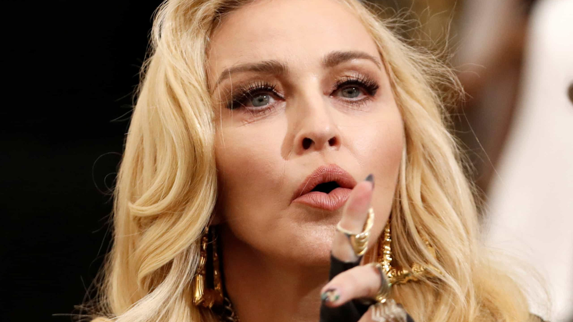 Madonna chama atenção por aparência jovial em cliques no Instagram; veja