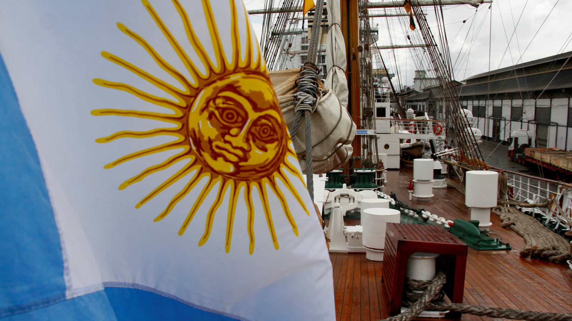 Argentina volta a limitar entrada de importados