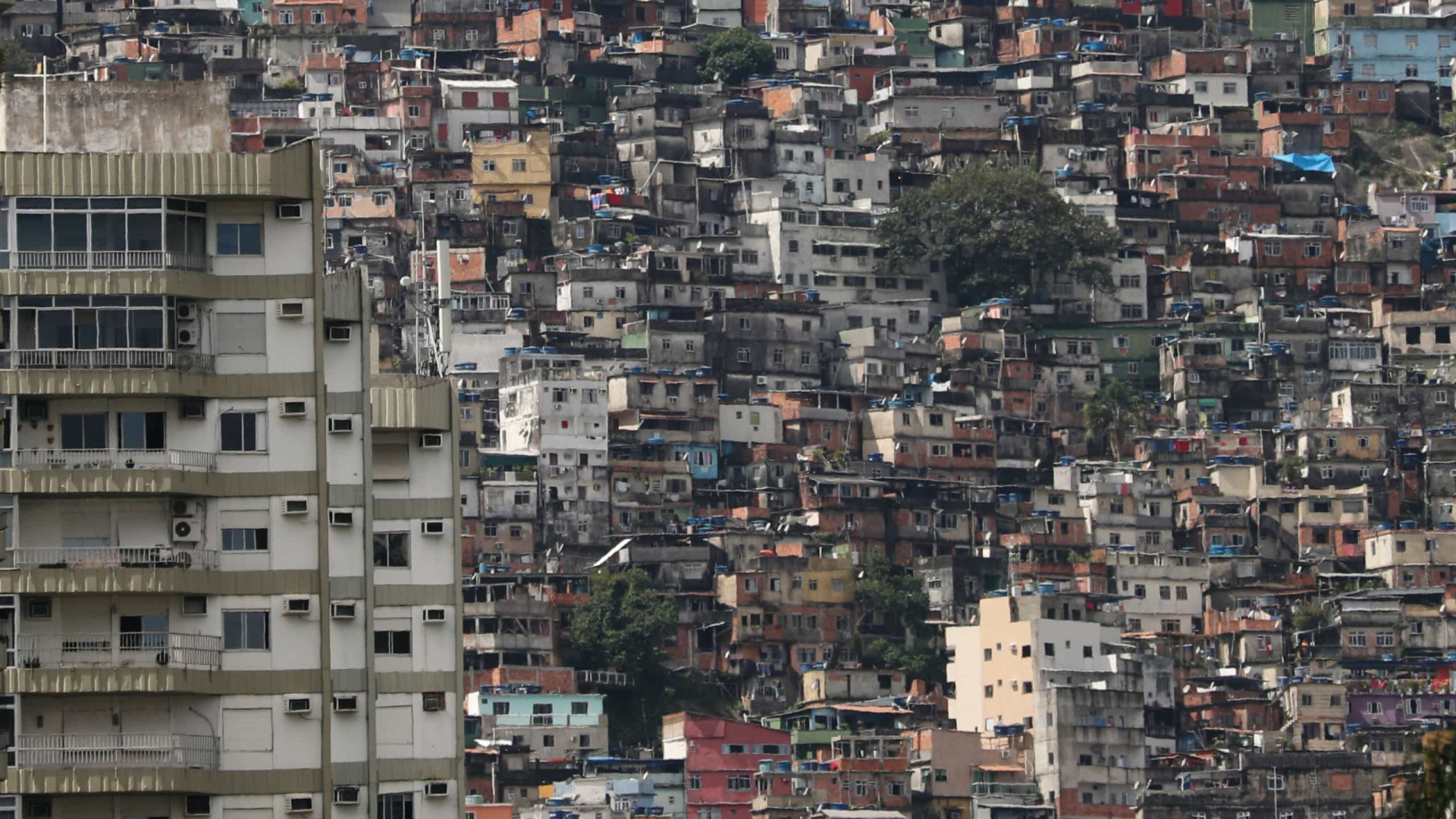Em meio à pandemia, Brasil tem 5,1 milhões de domicílios em favelas