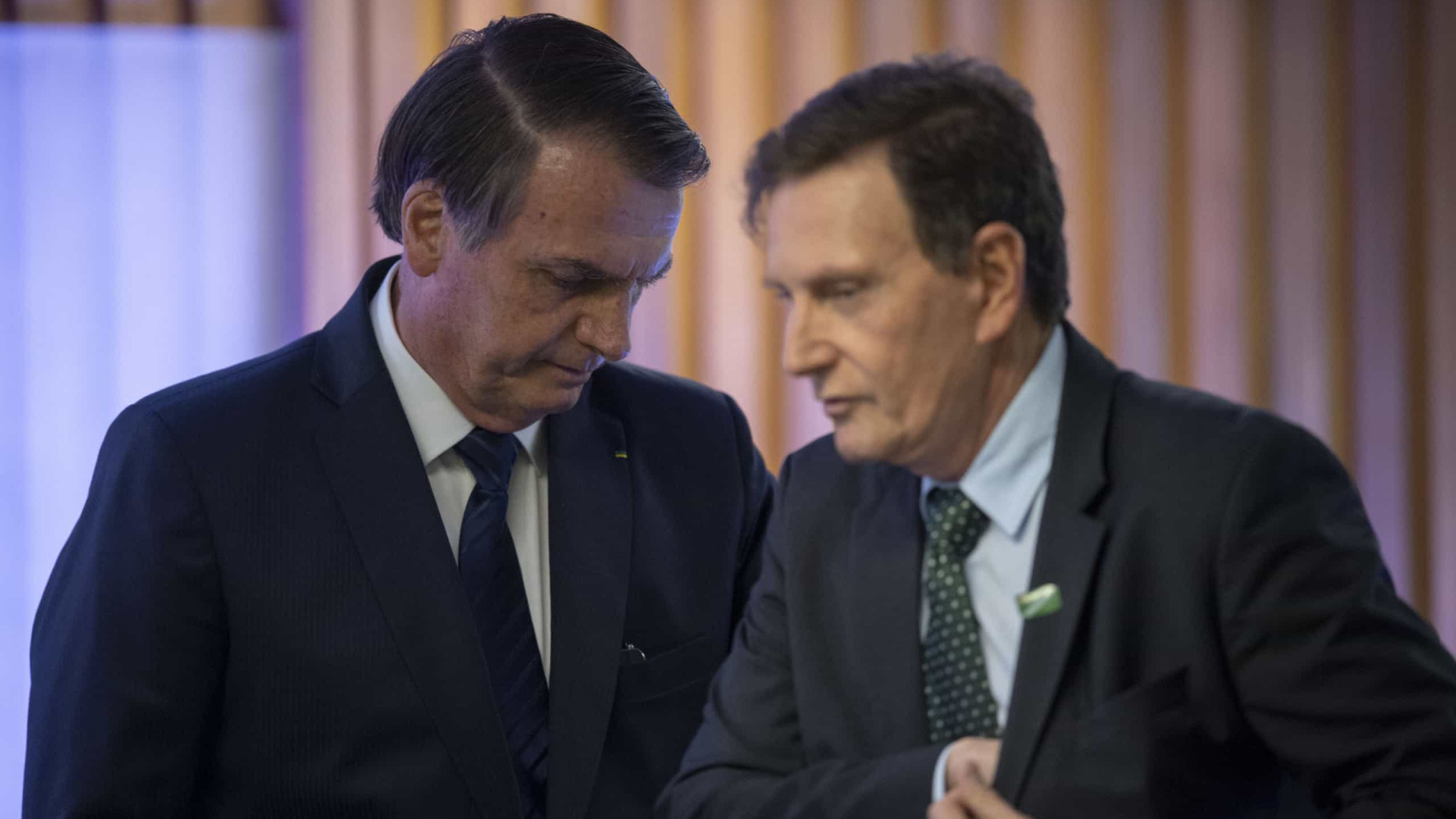 Reeleição de Crivella será teste de popularidade de Bolsonaro no Rio