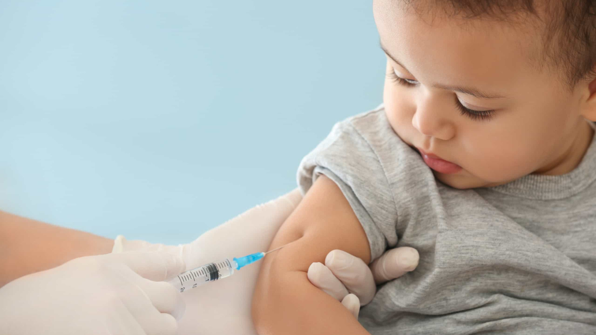 Brasil tem 500 mil crianças sem vacina da poliomielite, diz diretor da Fiocruz