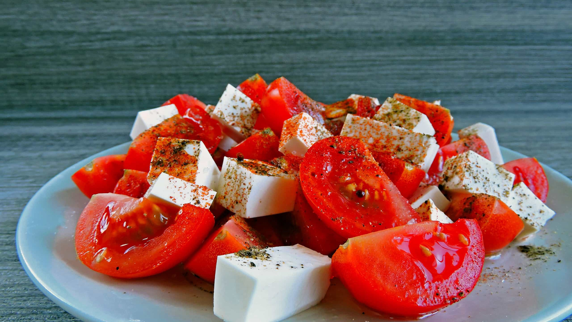 Pela sua saúde, coma tomate! Descubra os benefícios deste alimento