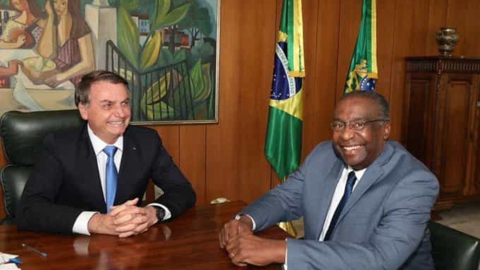 Bolsonaro anuncia ex-presidente do FNDE novo ministro da Educação