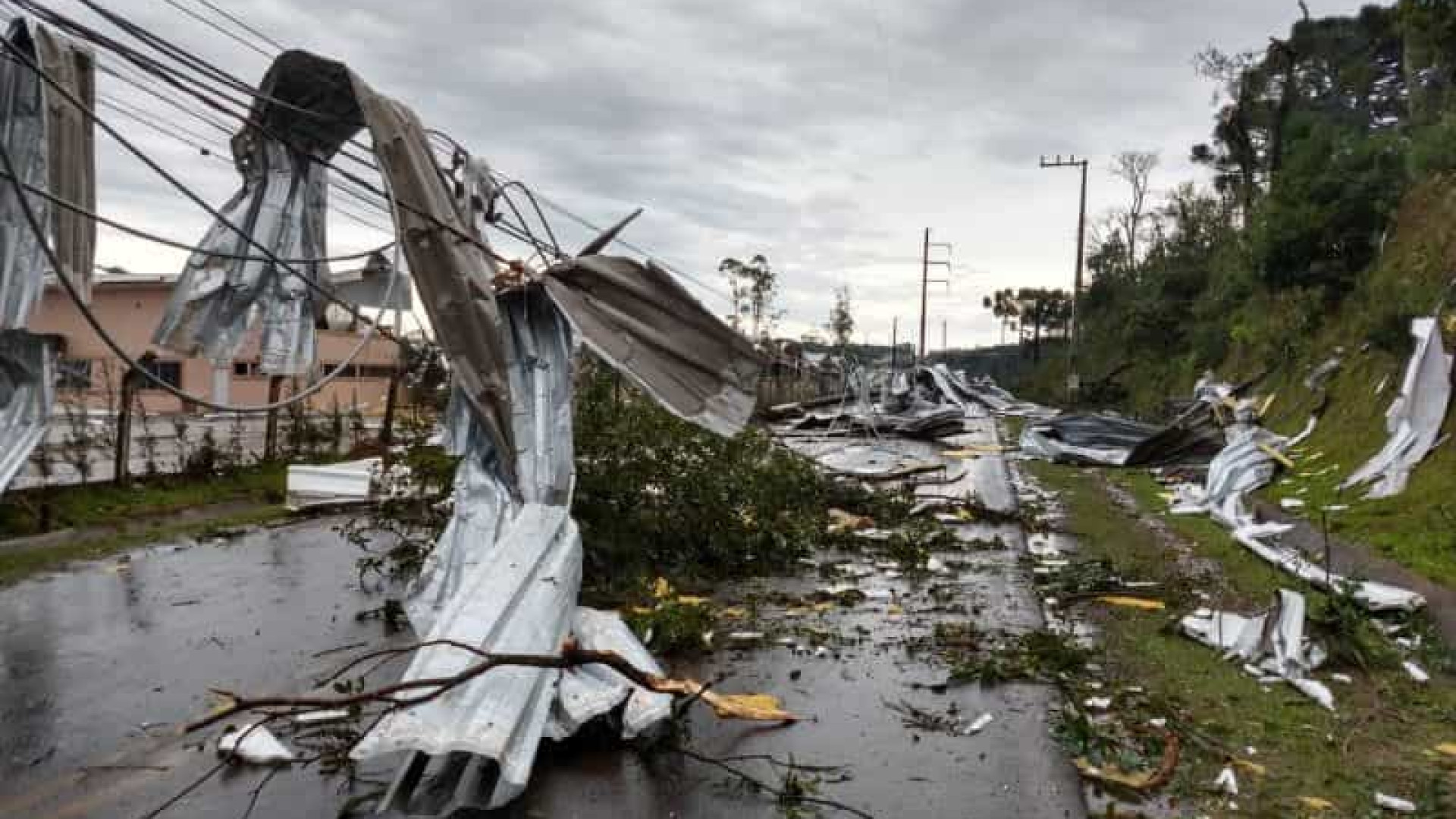 Sobe para 14 o número de mortos pelo ciclone que atingiu o RS