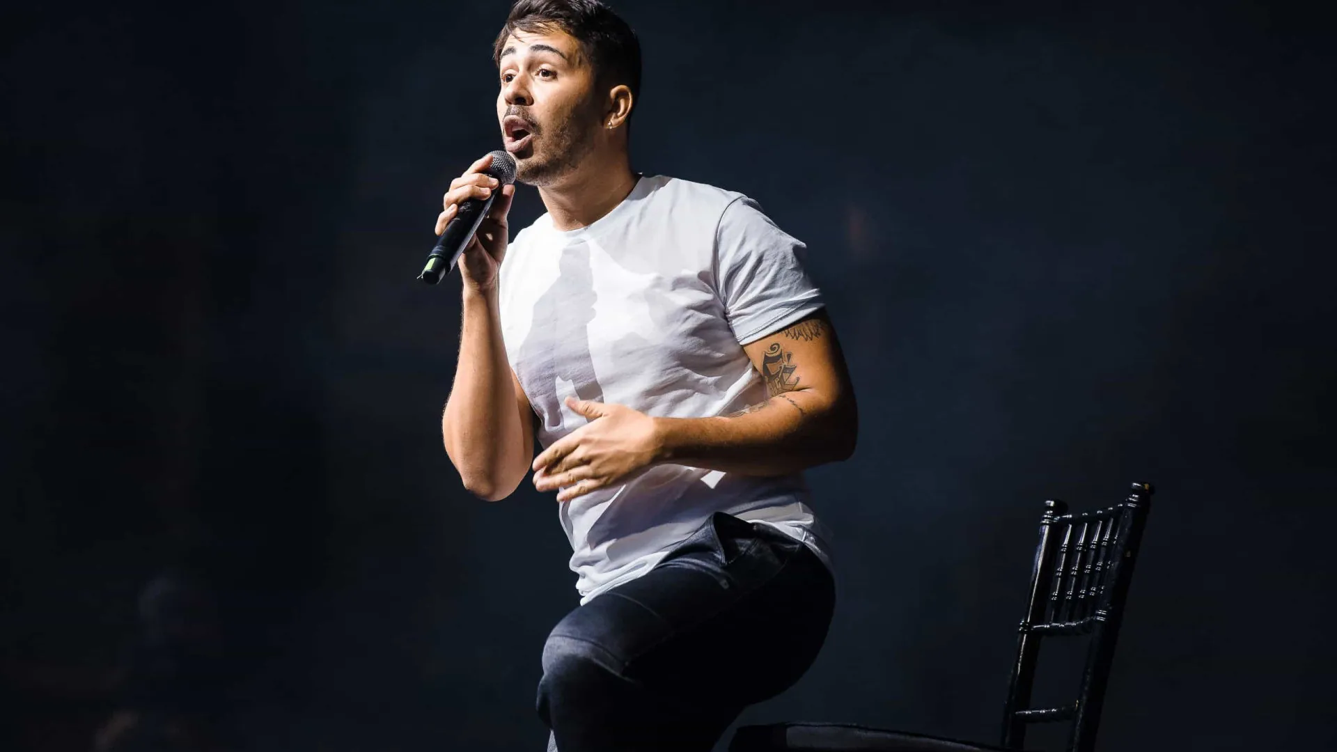 
                    Carlinhos Maia é multado em R$ 1 milhão por filmar amigos alimentando gaivota
                