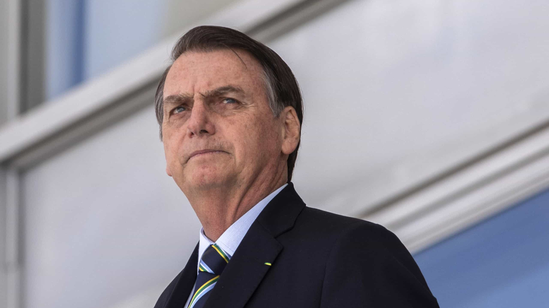 Internautas repetem pergunta que levou Bolsonaro a ameaçar jornalista