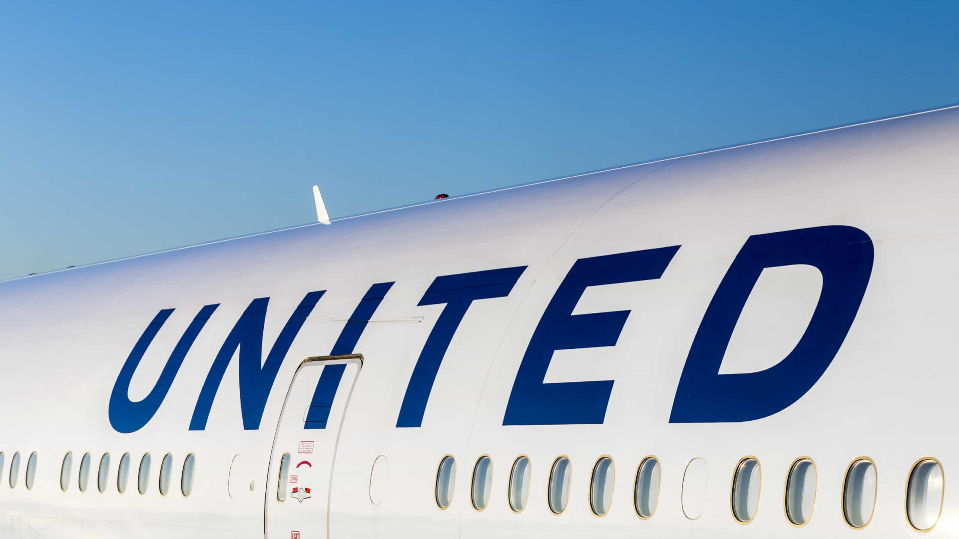 United Airlines tem cerca de 3 mil funcionários com teste positivo para covid-19