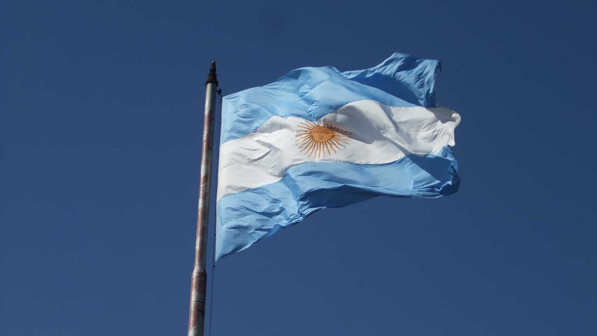 Argentinos reagem a liberação de repressor durante pandemia