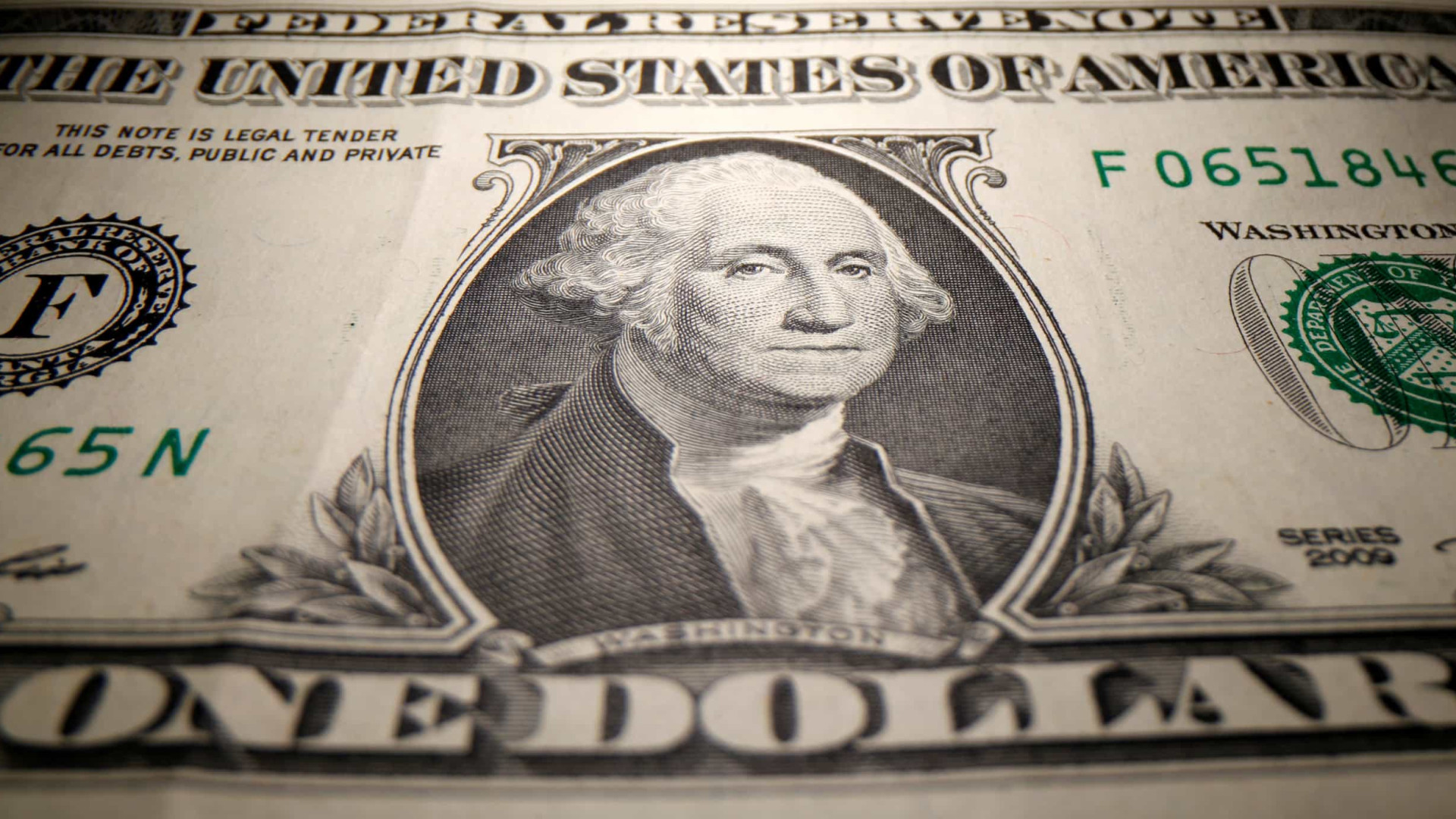 Dólar cai pela sétima vez seguida e fecha a R$ 4,83