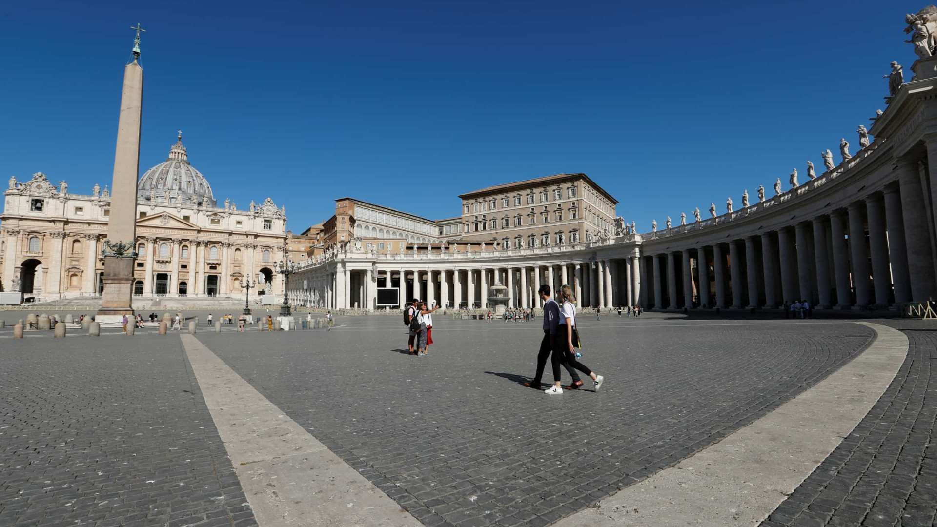 Vaticano critica lei da eutanásia e diz que ato é crime contra a vida