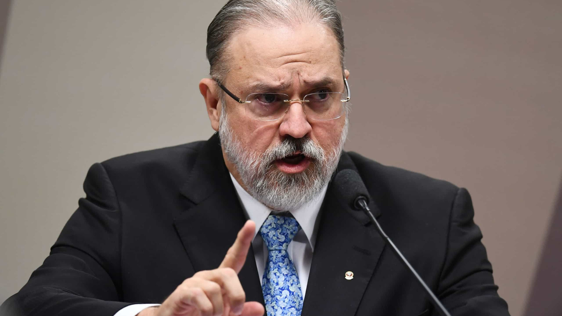 Aras quer Nunes Marques na relatoria da ação de cultos religiosos