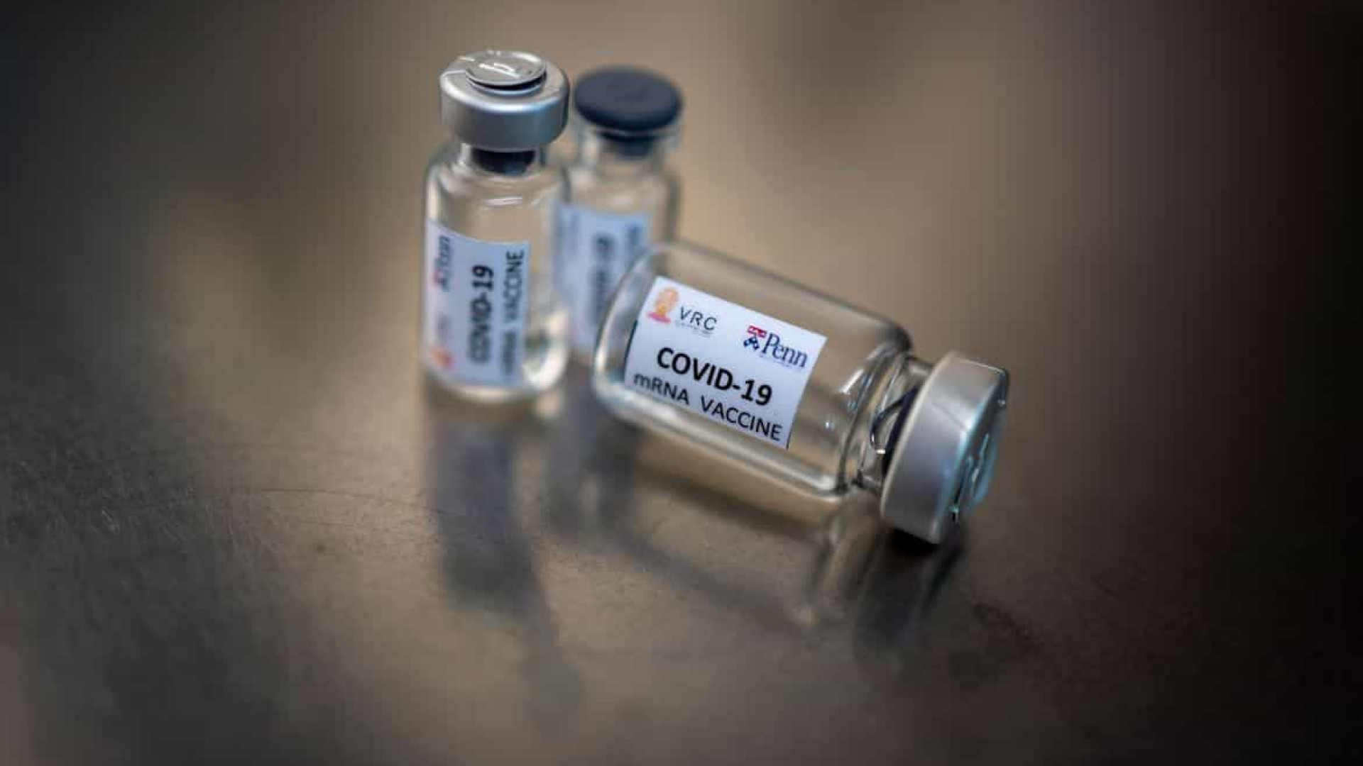 Covid-19: suspensão de teste de vacina deixa cronograma indefinido