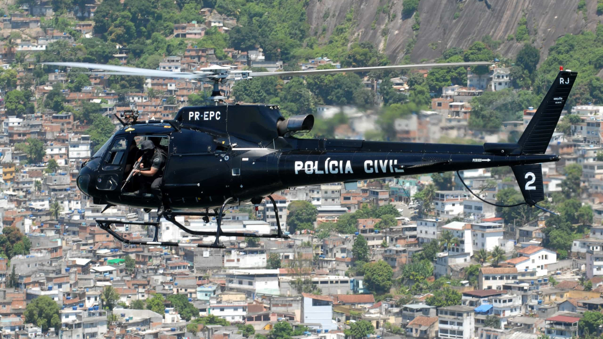 Helicóptero da Polícia Civil do Rio é apreendido por suspeita de uso em garimpo em terra yanomâmi
