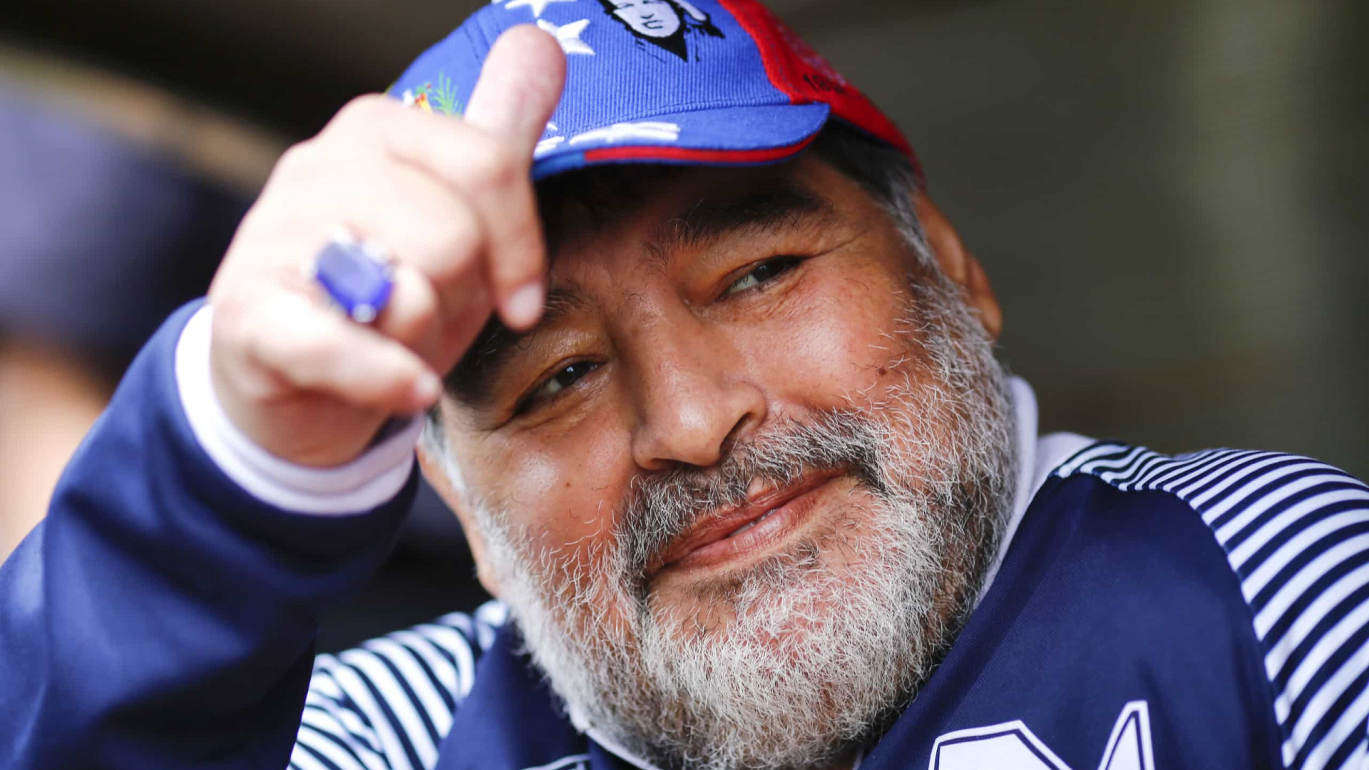 Presidente da Argentina decreta 3 dias de luto por Maradona: 'Nos levou ao topo'