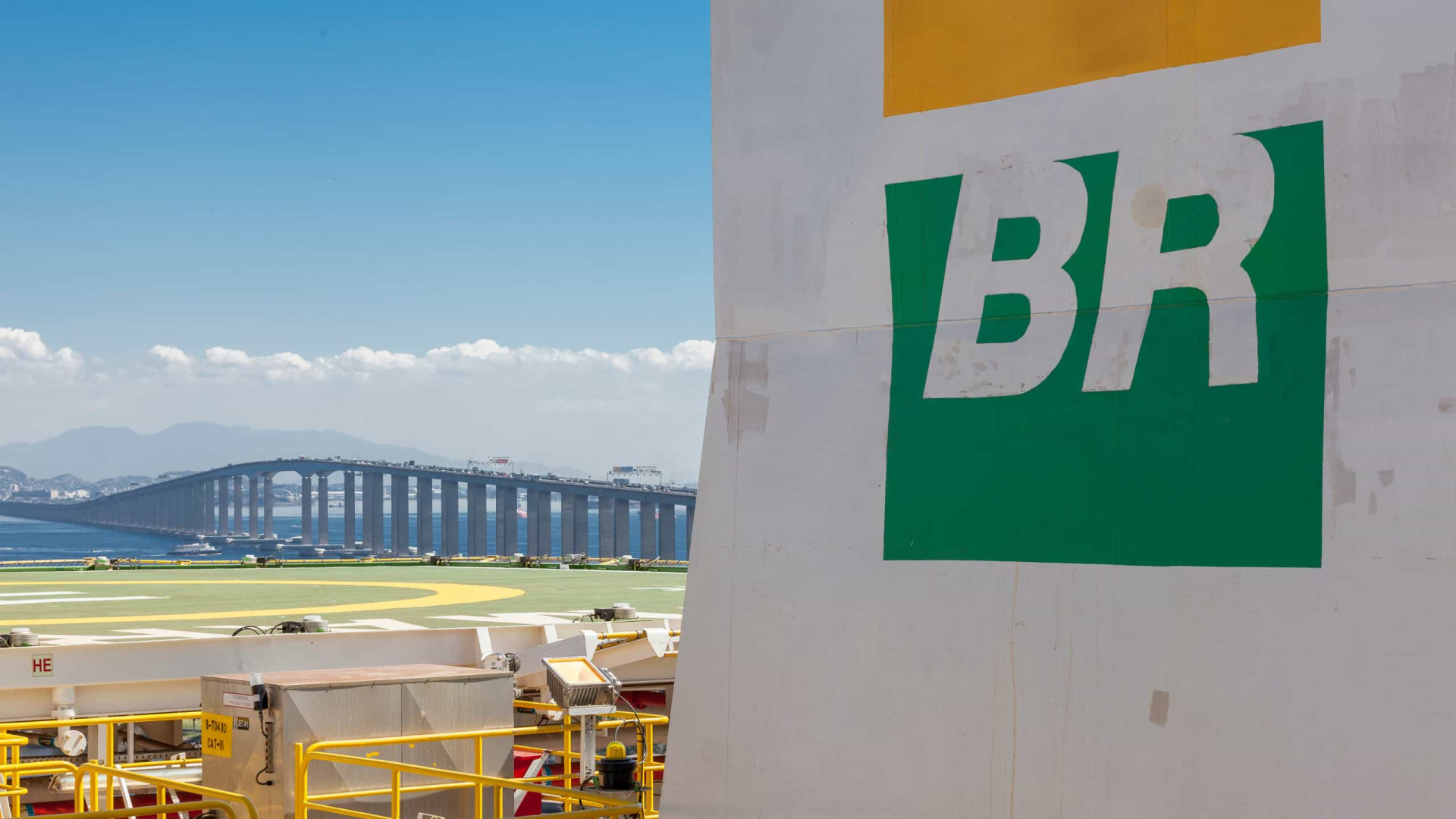 Petrobras reduz em 3% preço da gasolina para distribuidoras