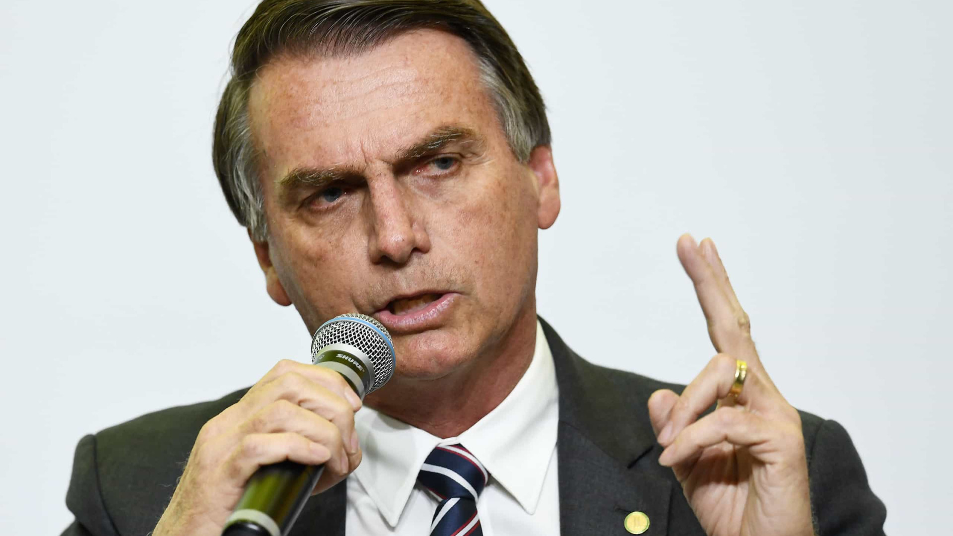 Bolsonaro: alguém do Supremo não pode falar não gosto de arma vou revogar isenção