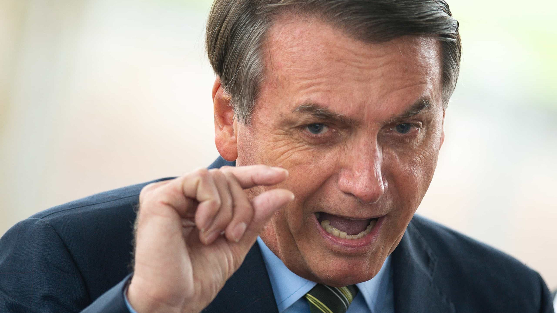 Mais uma que Jair Bolsonaro ganha, diz presidente sobre suspensão de testes da Coronavac