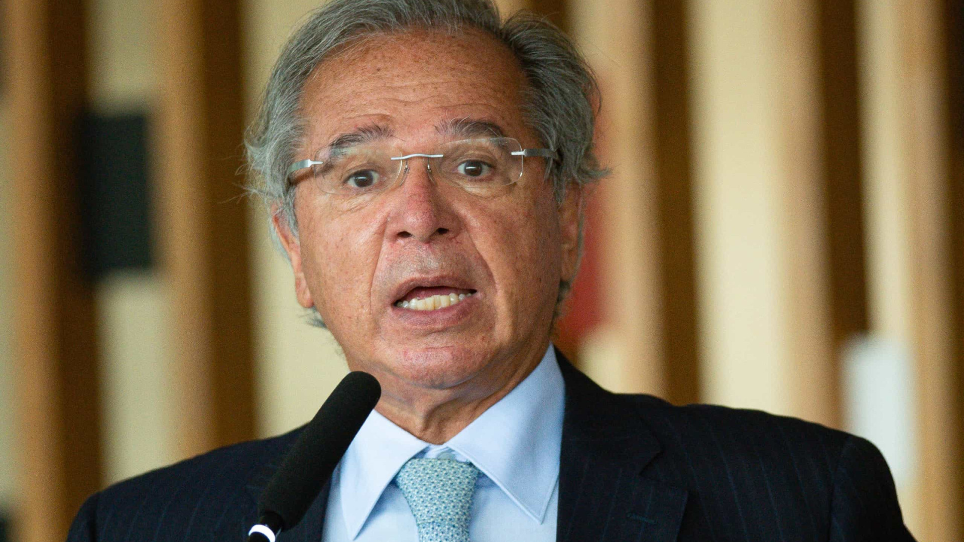 Guedes defende aumento “modesto e moderado” para Bolsa Família