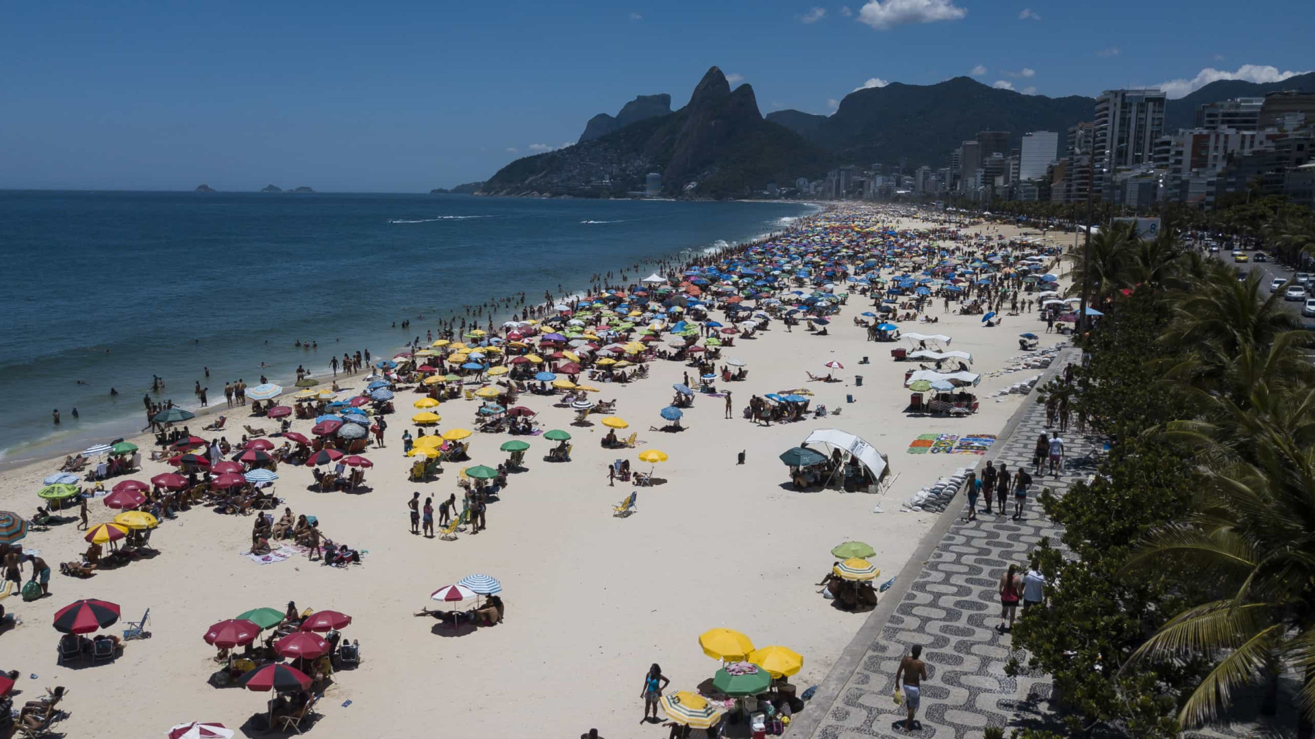 Entenda a proibição do uso de caixas de som nas praias do Rio