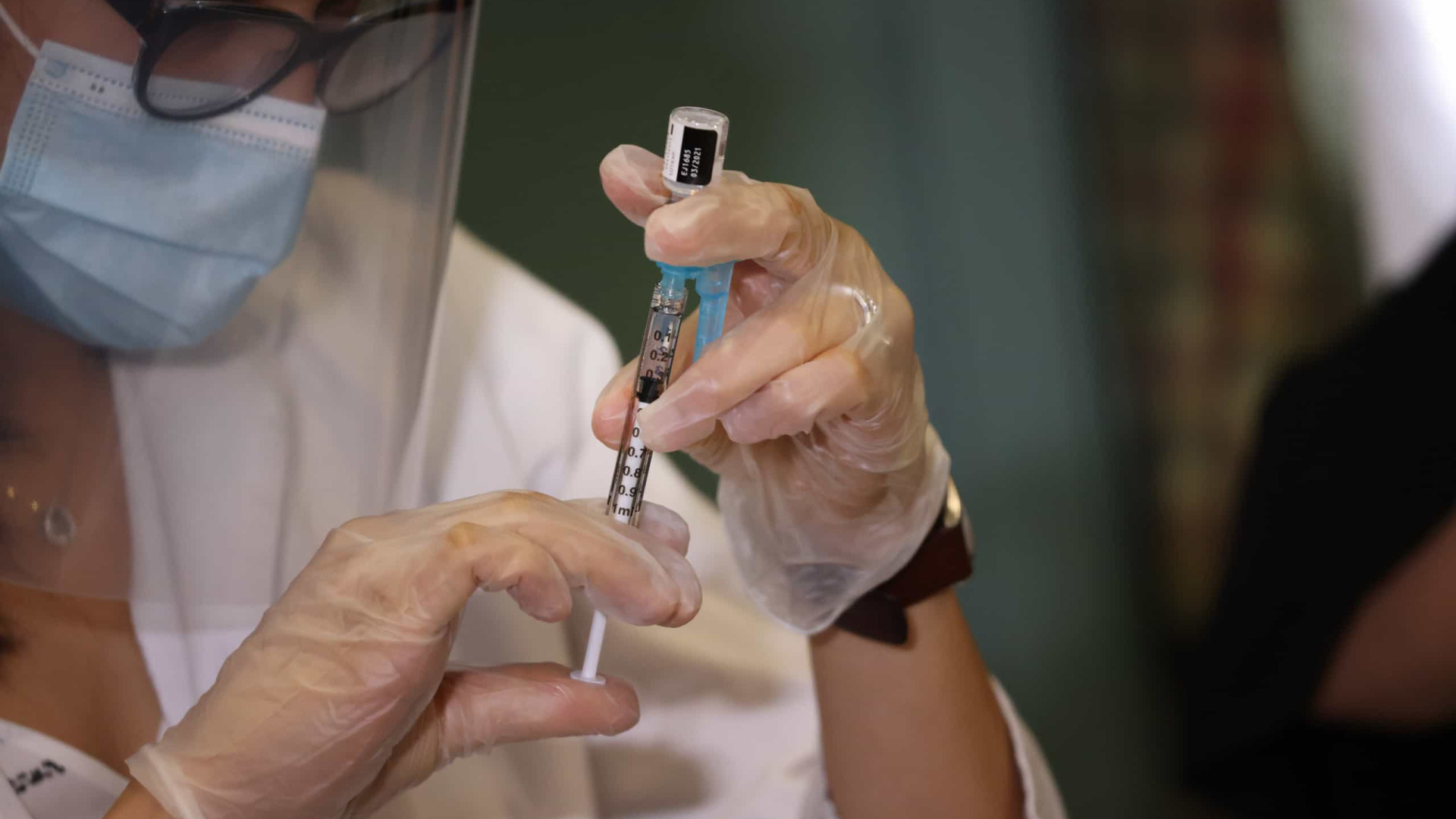 Governo diz que veto de Bolsonaro não afetará aquisição de vacinas