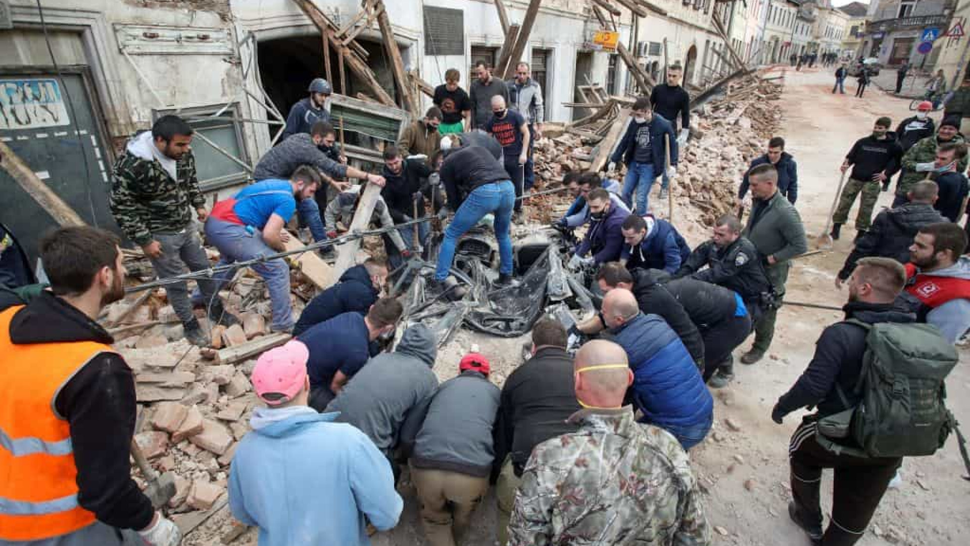 Petrinja, as imagens de uma cidade destruída após terremoto na Croácia