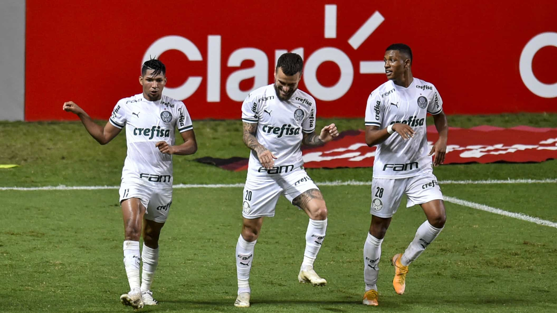 Palmeiras vai ao Recife enfrentar o Sport com os líderes do Brasileirão na mira