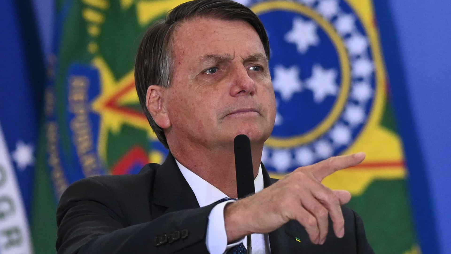 Bolsonaro agora diz que militares seguem 'o norte indicado pela população'