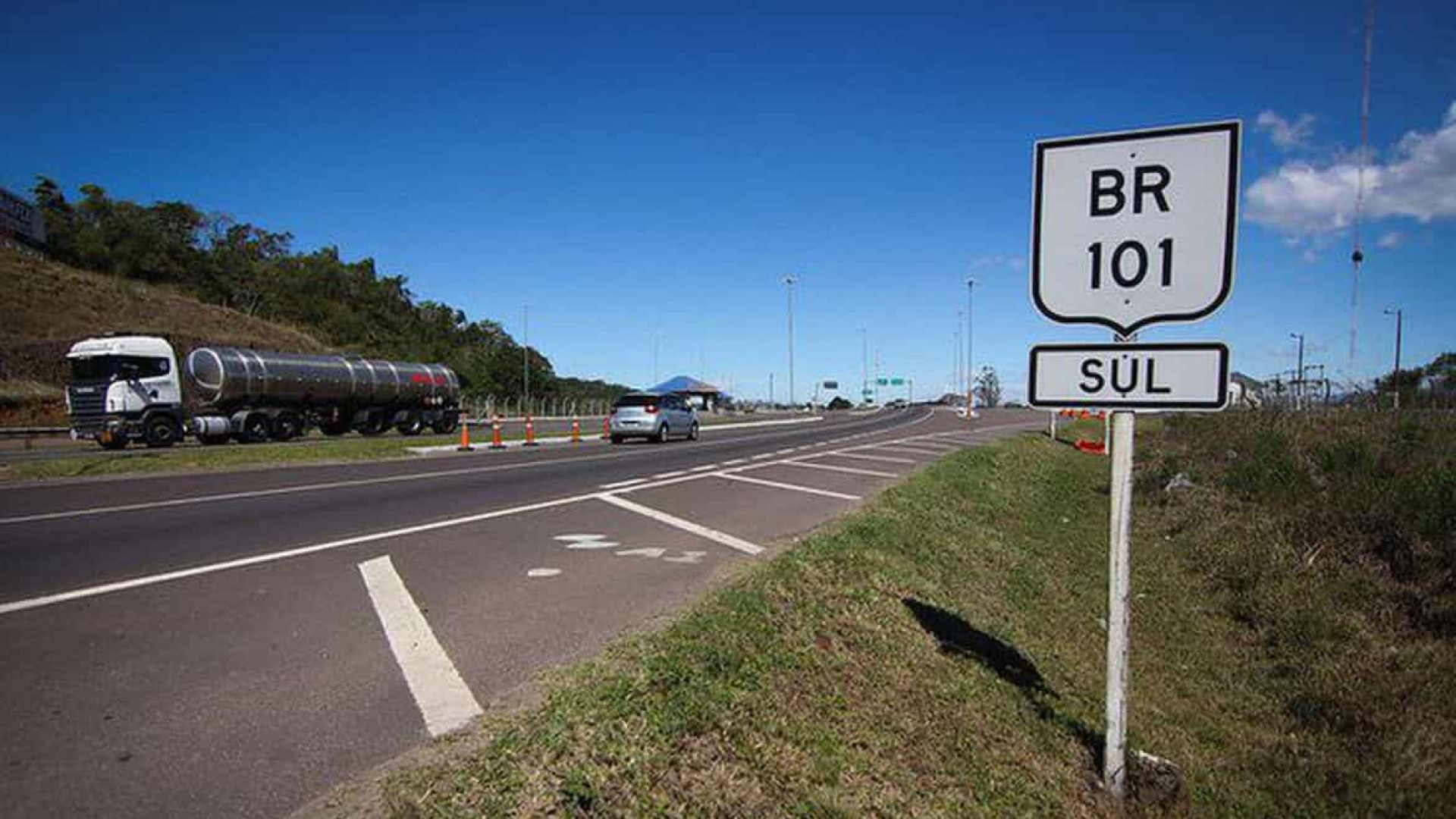 Aceno de Bolsonaro para zerar imposto de diesel é 'conversa para boi dormir', diz caminhoneiro