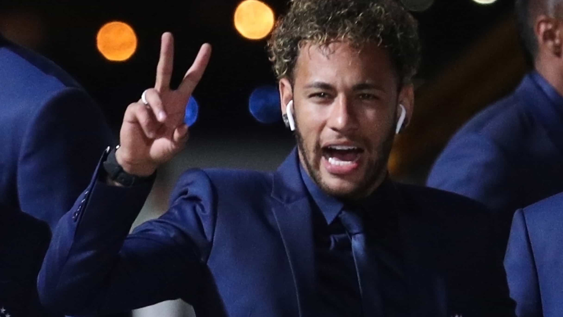 Às vésperas da Copa do Mundo, Neymar alcança o top 10 da Chuteira de Ouro