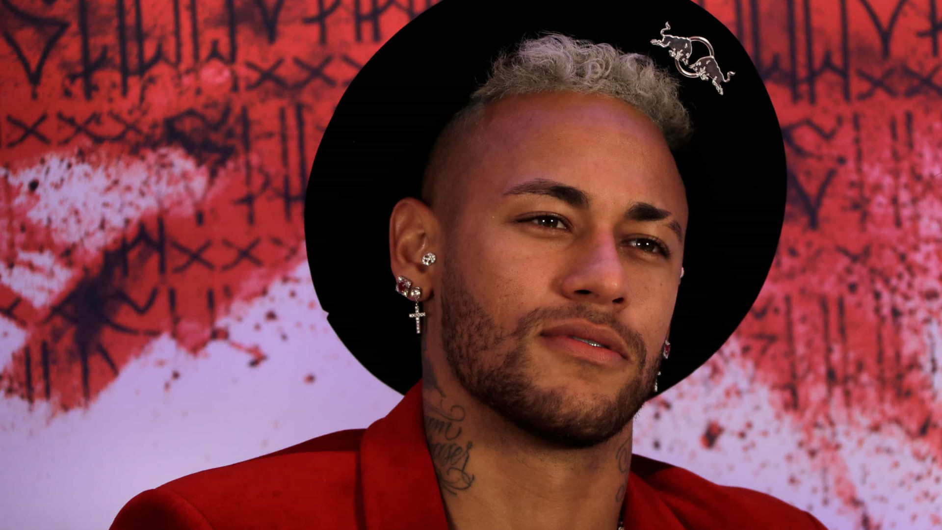 Neymar superou acne e manchas para alcançar 'pele de bebê'